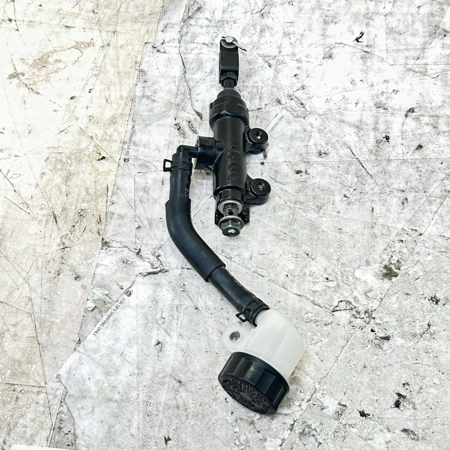 2017 - 2025 SUZUKI GSXR 1000 REAR MASTER CYLINDER BACK BRAKE RESERVOIR STOCK OEM