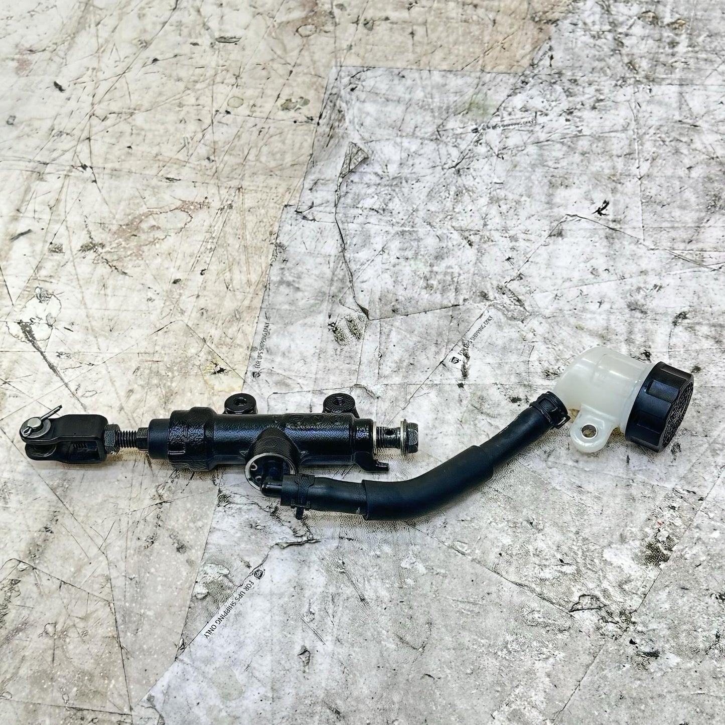 2017 - 2025 SUZUKI GSXR 1000 REAR MASTER CYLINDER BACK BRAKE RESERVOIR STOCK OEM