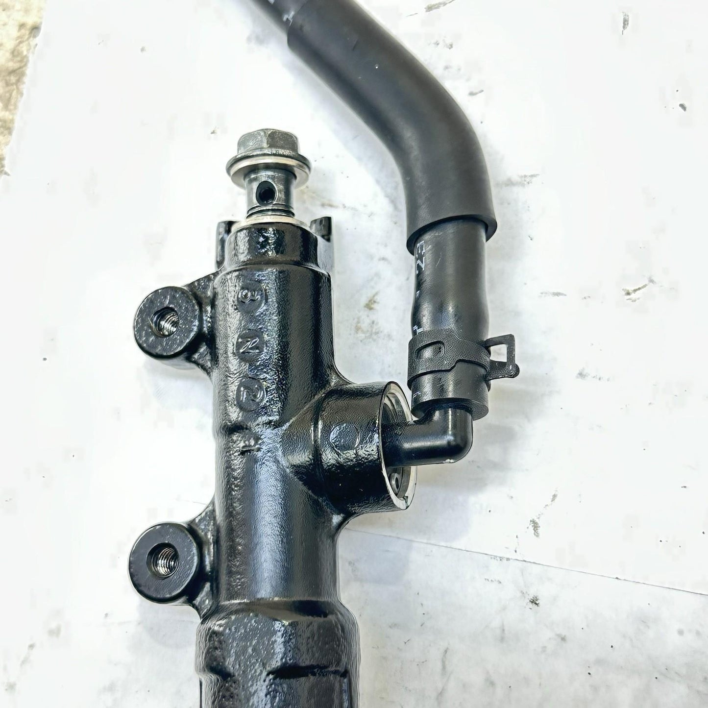 2017 - 2025 SUZUKI GSXR 1000 REAR MASTER CYLINDER BACK BRAKE RESERVOIR STOCK OEM