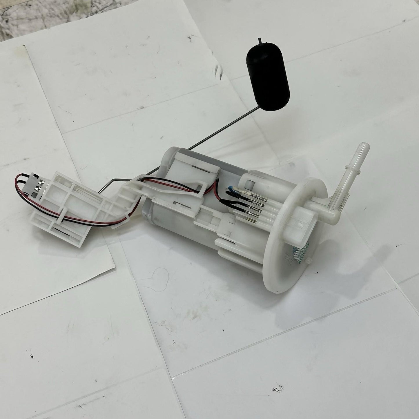 2017 - 2025 SUZUKI GSXR 1000 FUEL PUMP GAS PETROL SENDER UNIT HARDWARE STOCK OEM