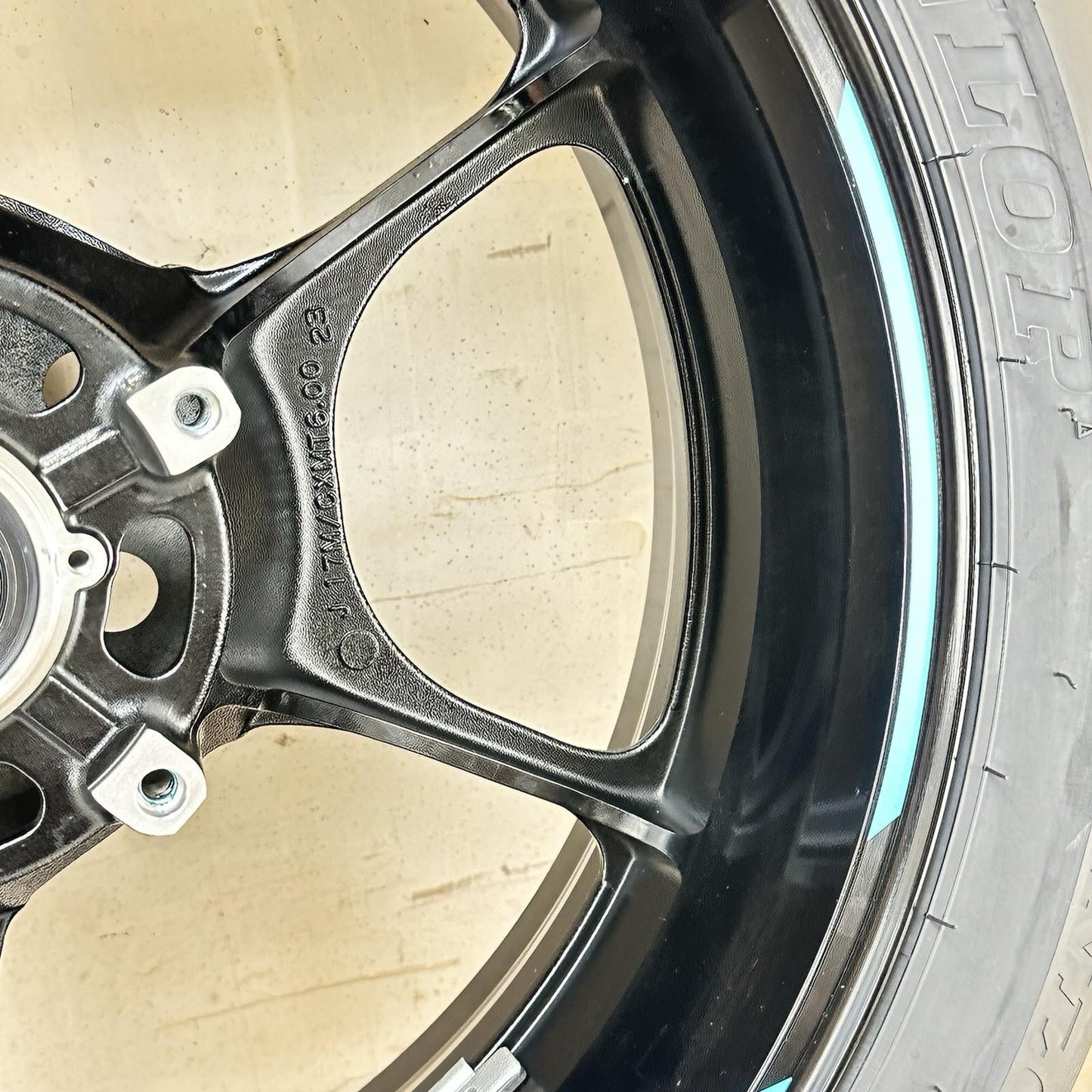 2017 - 2025 SUZUKI GSXR 1000 REAR WHEEL BACK RIM TIRE RUBBER BLACK STOCK OEM