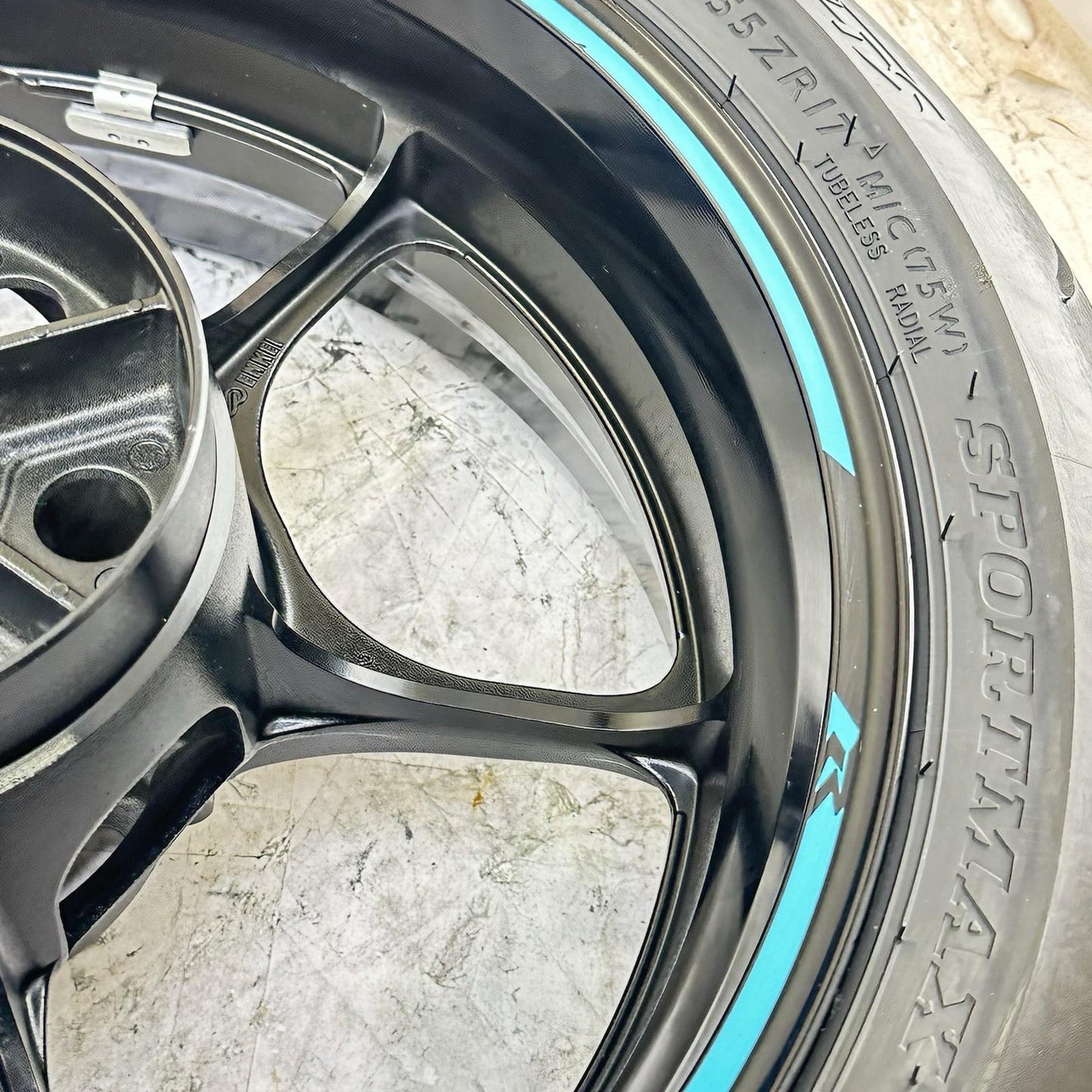 2017 - 2025 SUZUKI GSXR 1000 REAR WHEEL BACK RIM TIRE RUBBER BLACK STOCK OEM