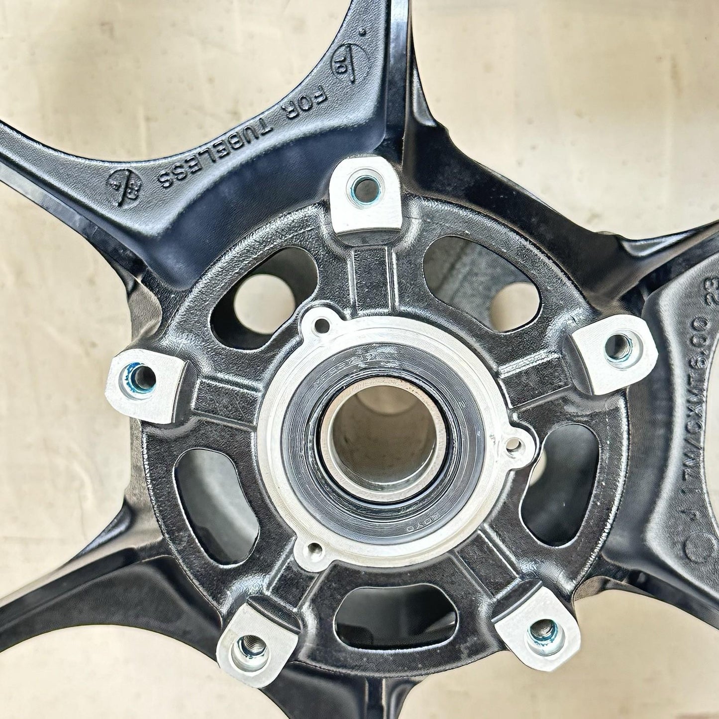 2017 - 2025 SUZUKI GSXR 1000 REAR WHEEL BACK RIM TIRE RUBBER BLACK STOCK OEM