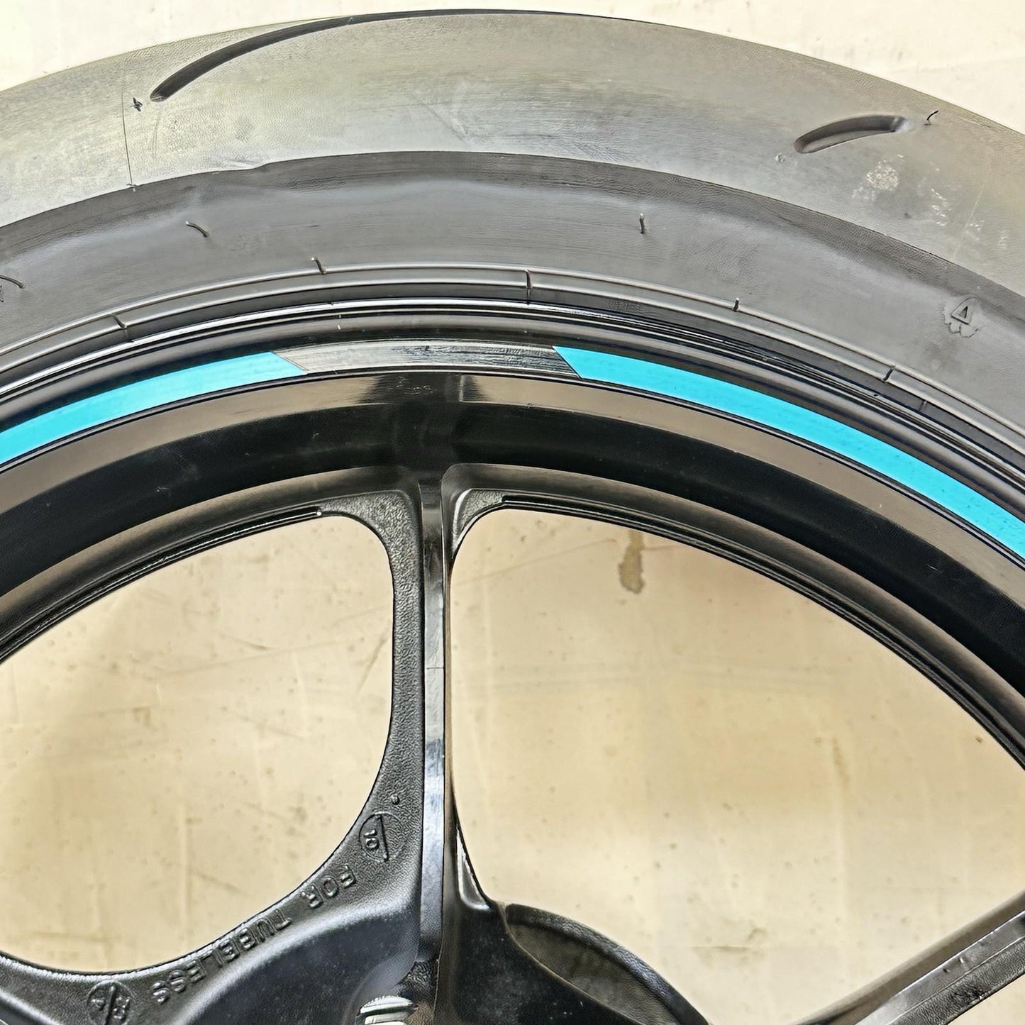 2017 - 2025 SUZUKI GSXR 1000 REAR WHEEL BACK RIM TIRE RUBBER BLACK STOCK OEM