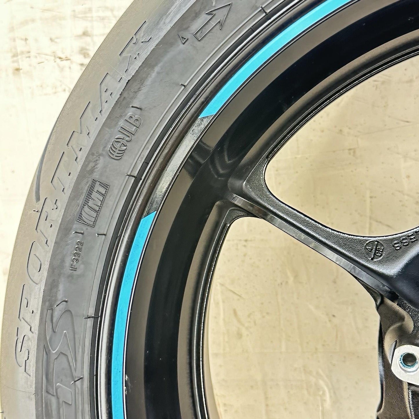 2017 - 2025 SUZUKI GSXR 1000 REAR WHEEL BACK RIM TIRE RUBBER BLACK STOCK OEM