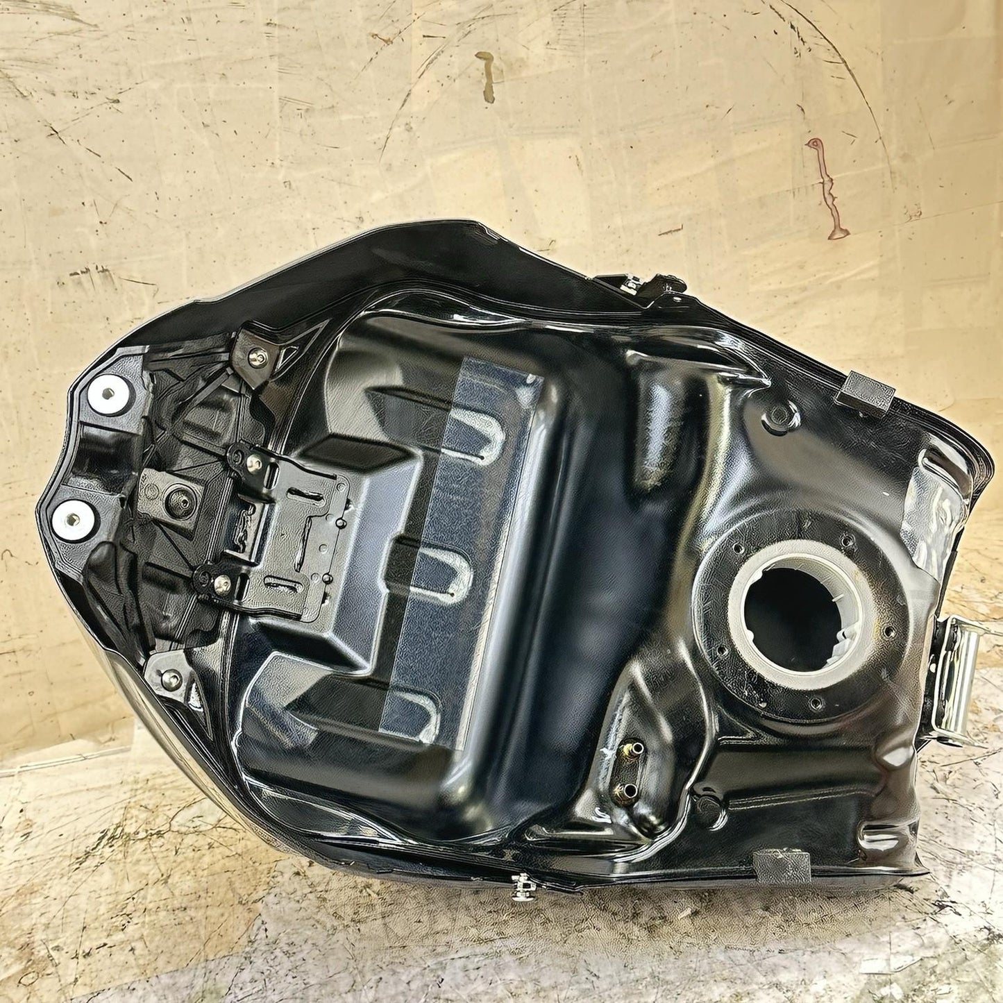 2017 - 2025 SUZUKI GSXR 1000 FUEL TANK GAS PETROL RESERVIOR BLACK STOCK OEM