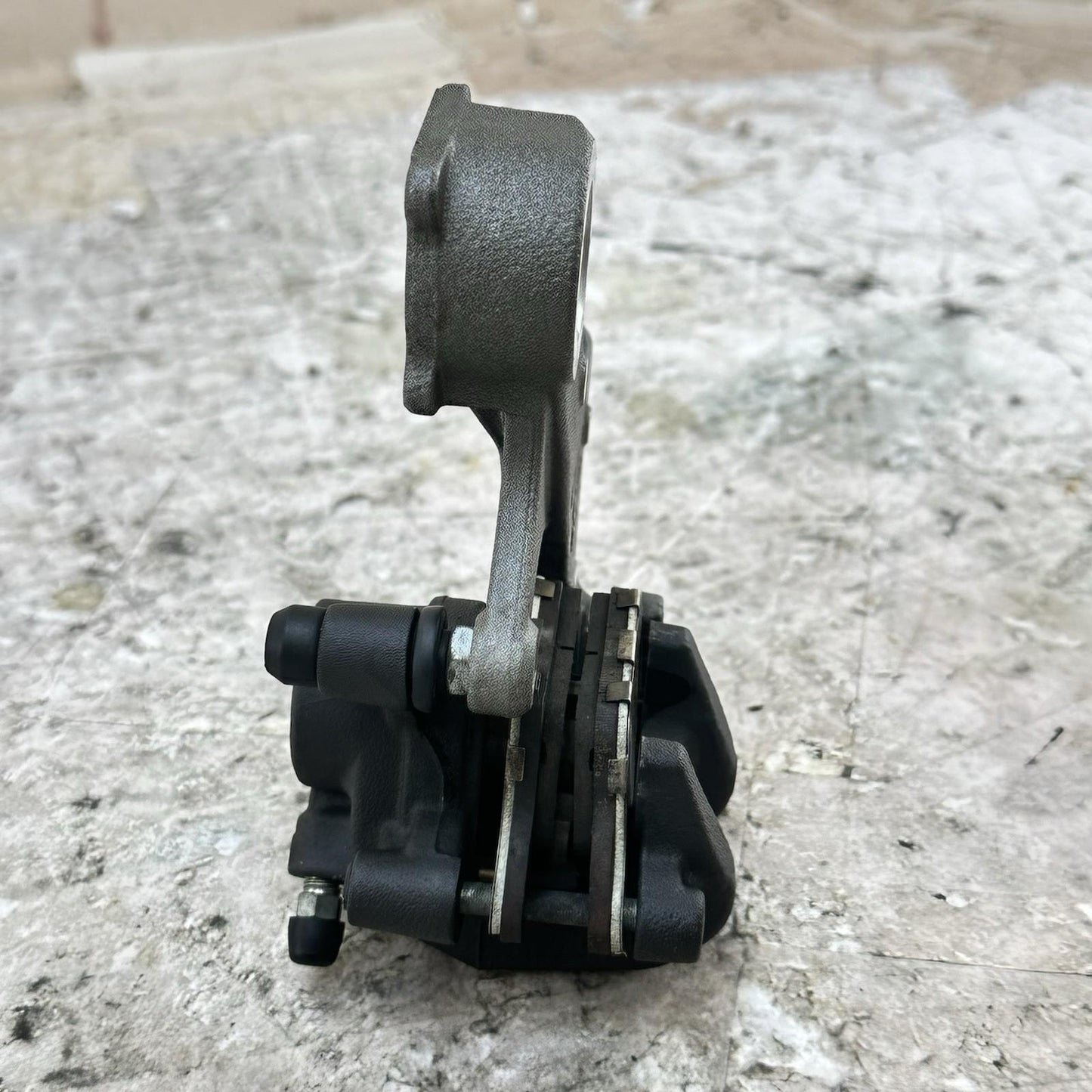 2011 - 2022 SUZUKI GSXR 600 GSXR 750 REAR CALIPER BACK BRAKE WHEEL PADS BRACKET