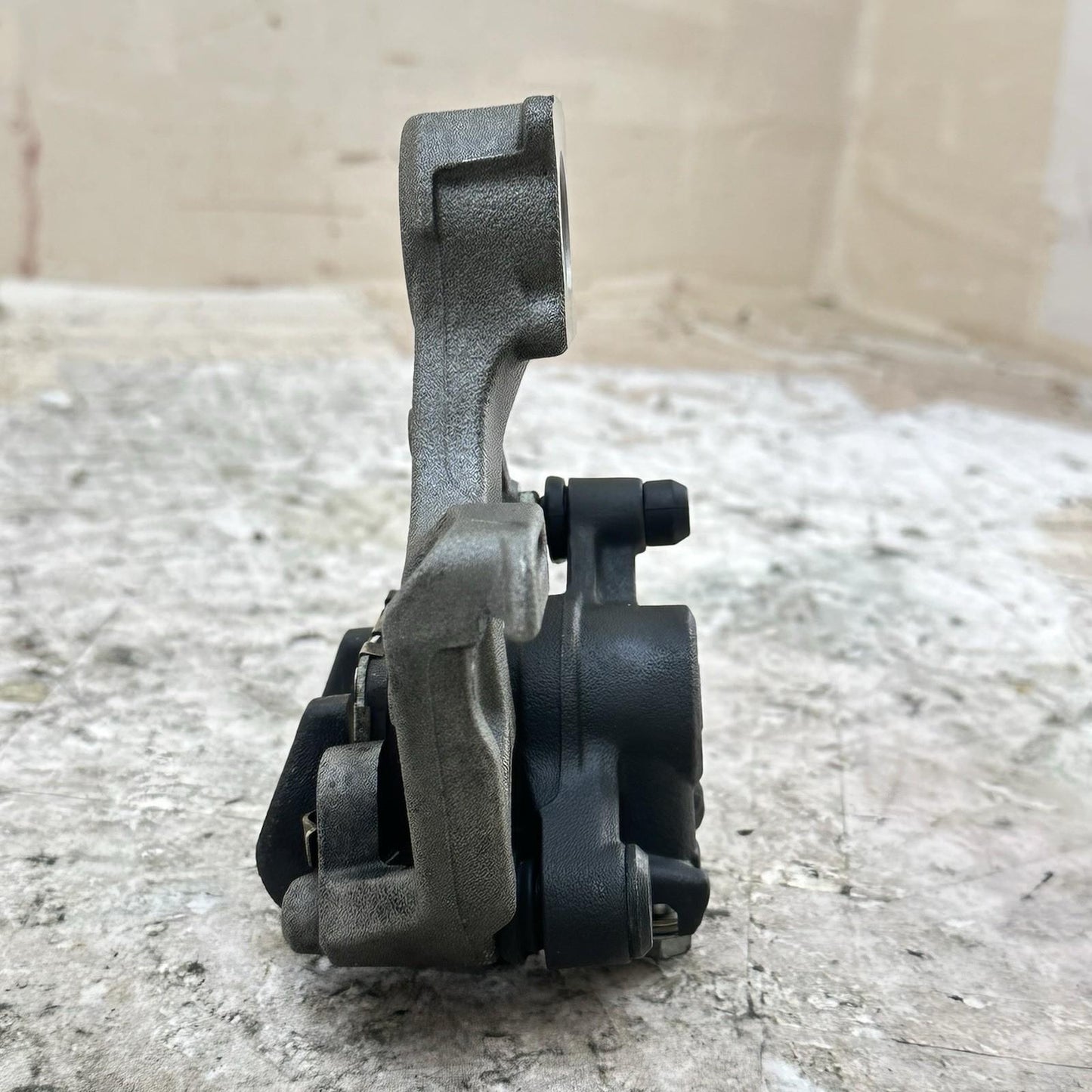 2011 - 2022 SUZUKI GSXR 600 GSXR 750 REAR CALIPER BACK BRAKE WHEEL PADS BRACKET