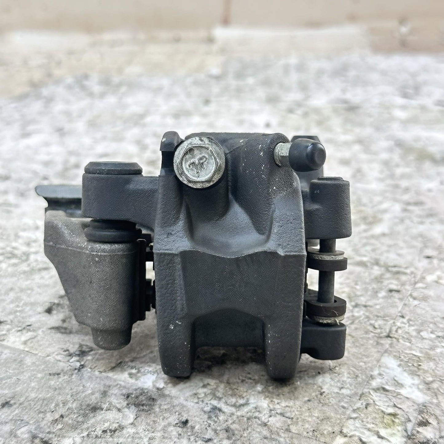 2011 - 2022 SUZUKI GSXR 600 GSXR 750 REAR CALIPER BACK BRAKE WHEEL PADS BRACKET