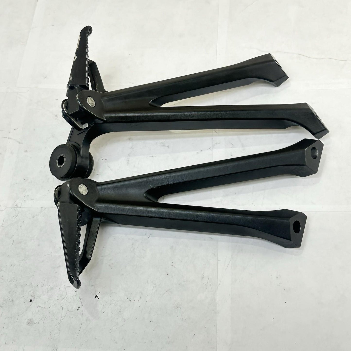 2011 - 2022 SUZUKI GSXR 600 GSXR 750 PASSENGER PEGS REAR FOOT REST LEFT RIGHT