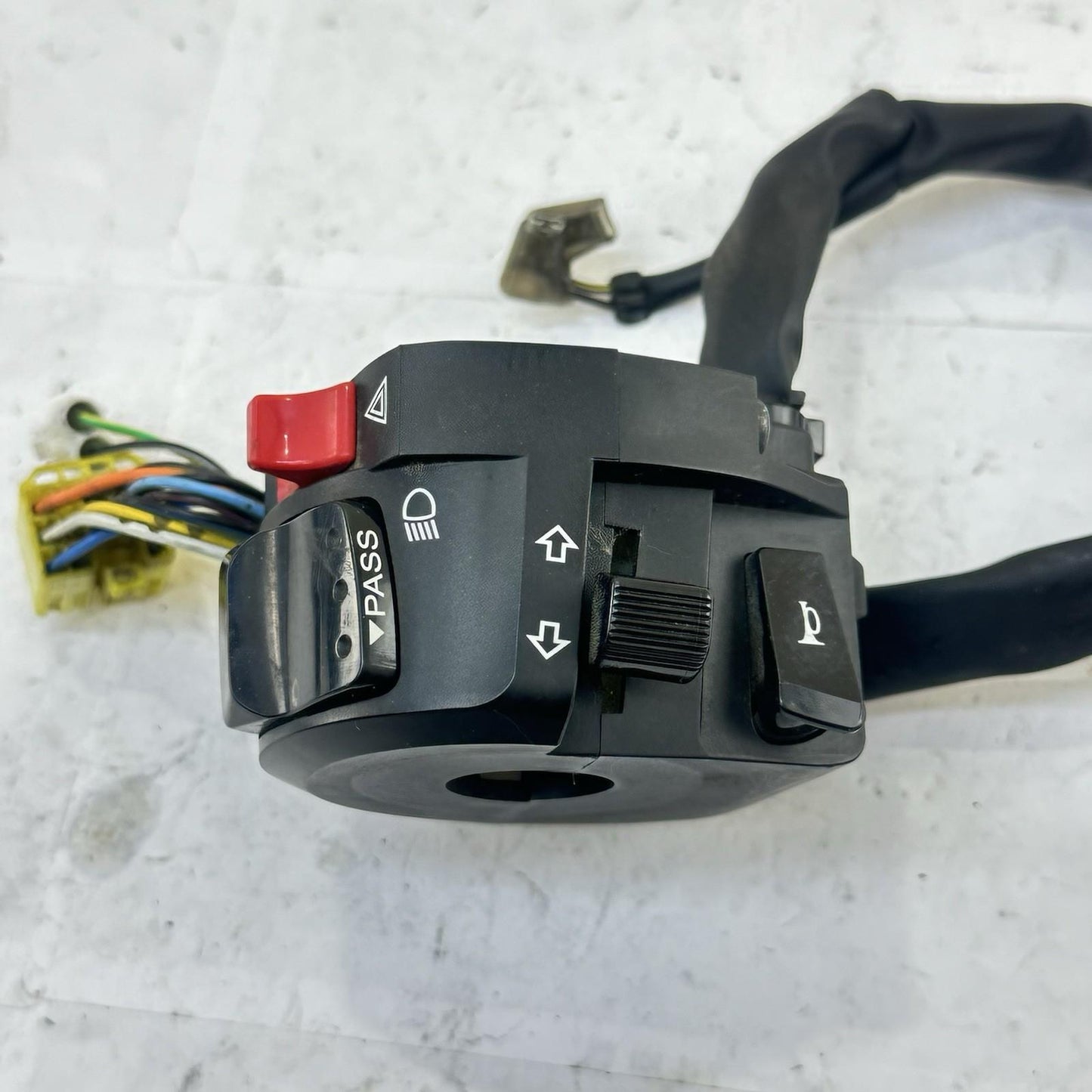 2011 - 2022 SUZUKI GSXR 600 GSXR 750 LEFT SWITCH HANDLE BAR CONTROLS LIGHTS HORN