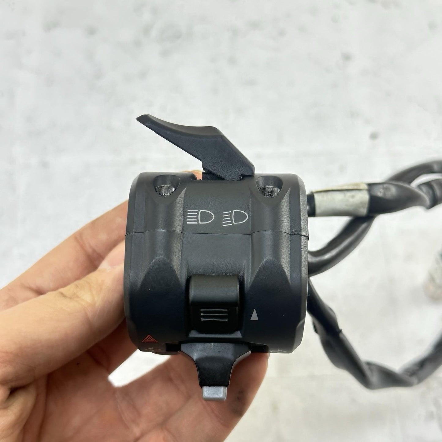 2016 - 2019 DUCATI 959 PANIGALE LEFT SWITCH HANDLE BAR CONTROL LIGHTS HORN OEM