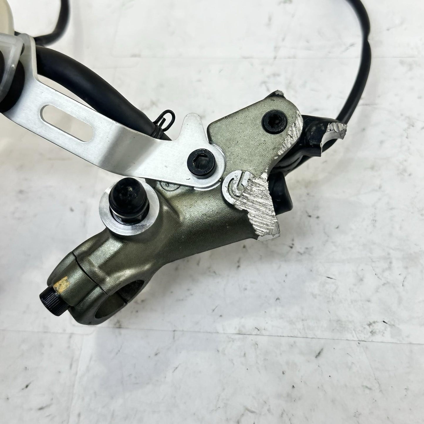 2016 - 2019 DUCATI 959 PANIGALE FRONT MASTER CYLINDER BRAKE RESERVOIR *SCUFFED*