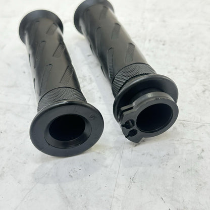 2016 - 2019 DUCATI 959 PANIGALE HANDLE BAR GRIPS LEFT RIGHT SET BLACK STOCK OEM