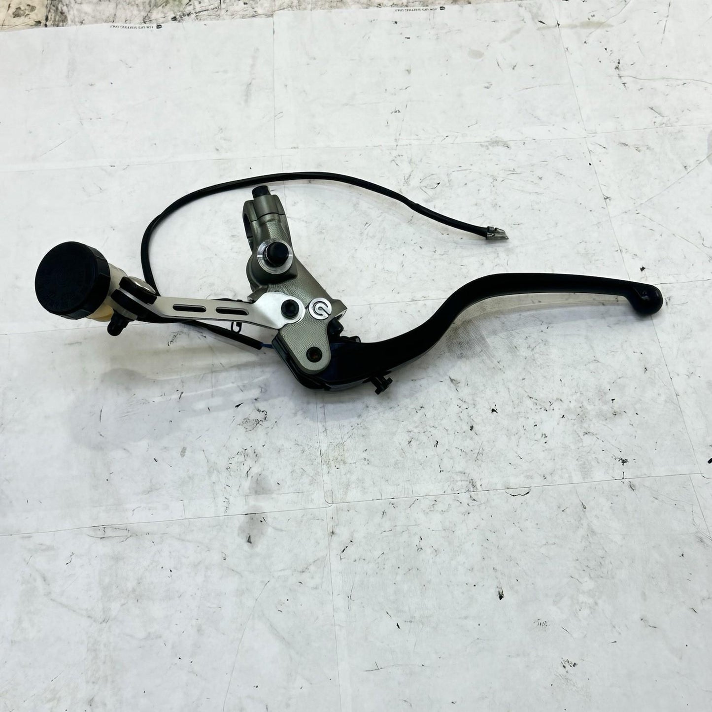 2016 - 2019 DUCATI 959 PANIGALE CLUTCH MASTER CYLINDER RESERVOIR LEFT LEVER