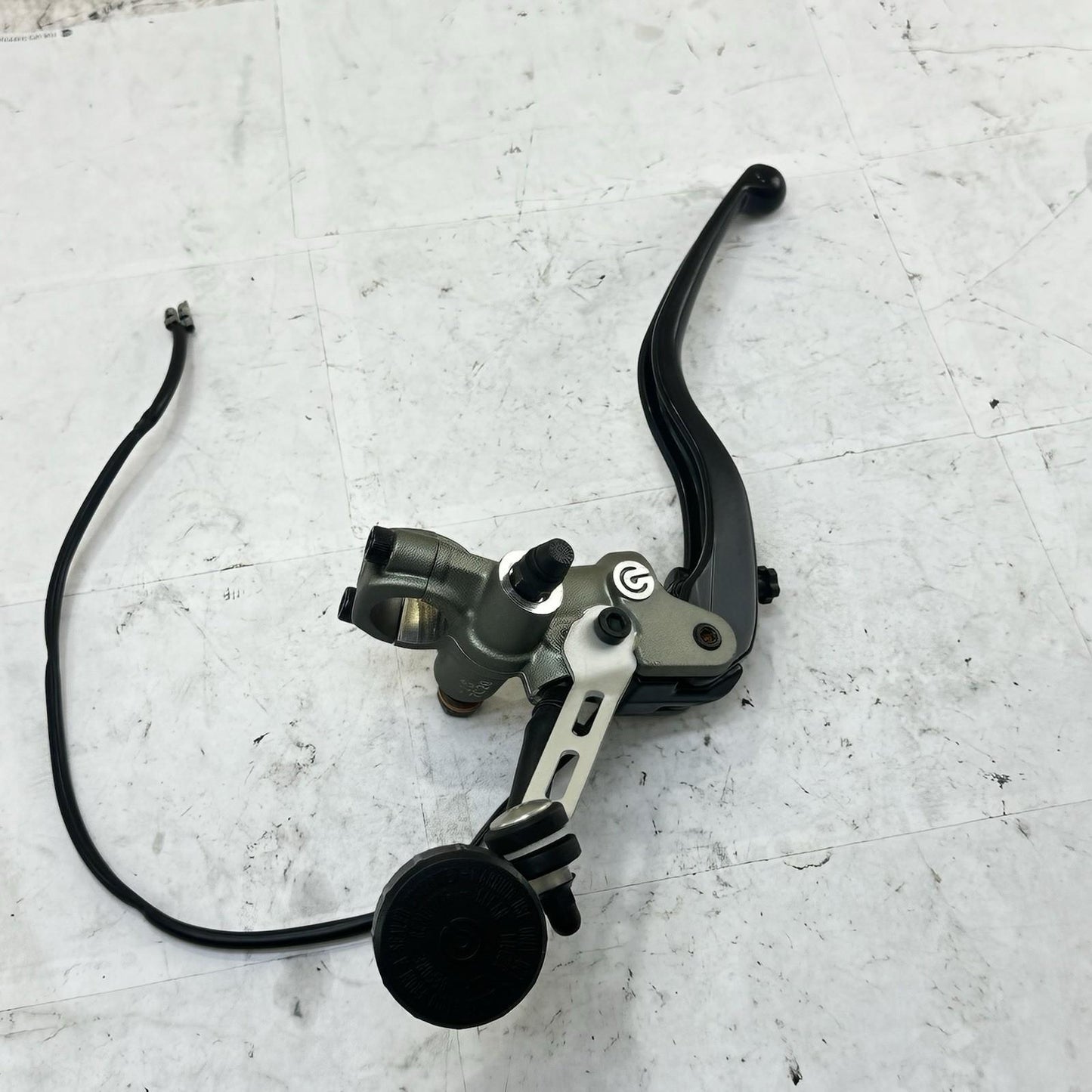 2016 - 2019 DUCATI 959 PANIGALE CLUTCH MASTER CYLINDER RESERVOIR LEFT LEVER
