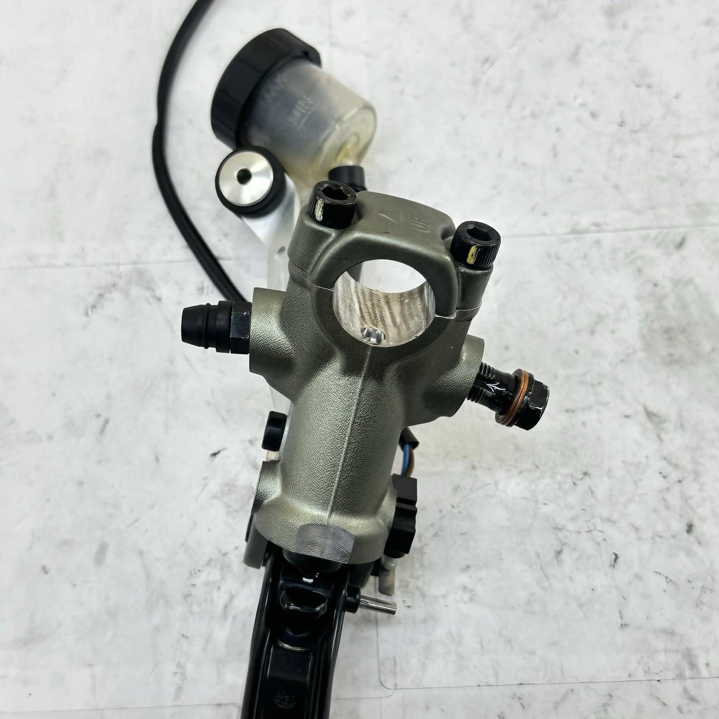 2016 - 2019 DUCATI 959 PANIGALE CLUTCH MASTER CYLINDER RESERVOIR LEFT LEVER