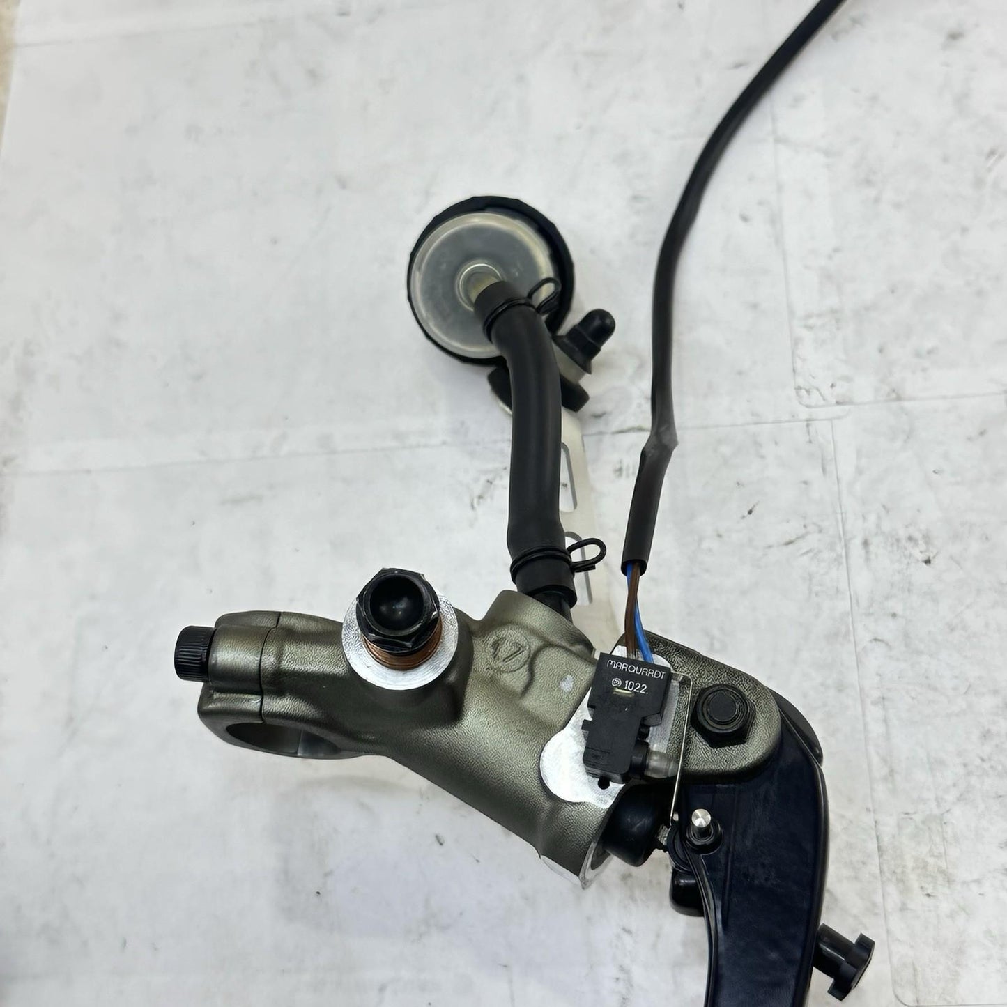 2016 - 2019 DUCATI 959 PANIGALE CLUTCH MASTER CYLINDER RESERVOIR LEFT LEVER