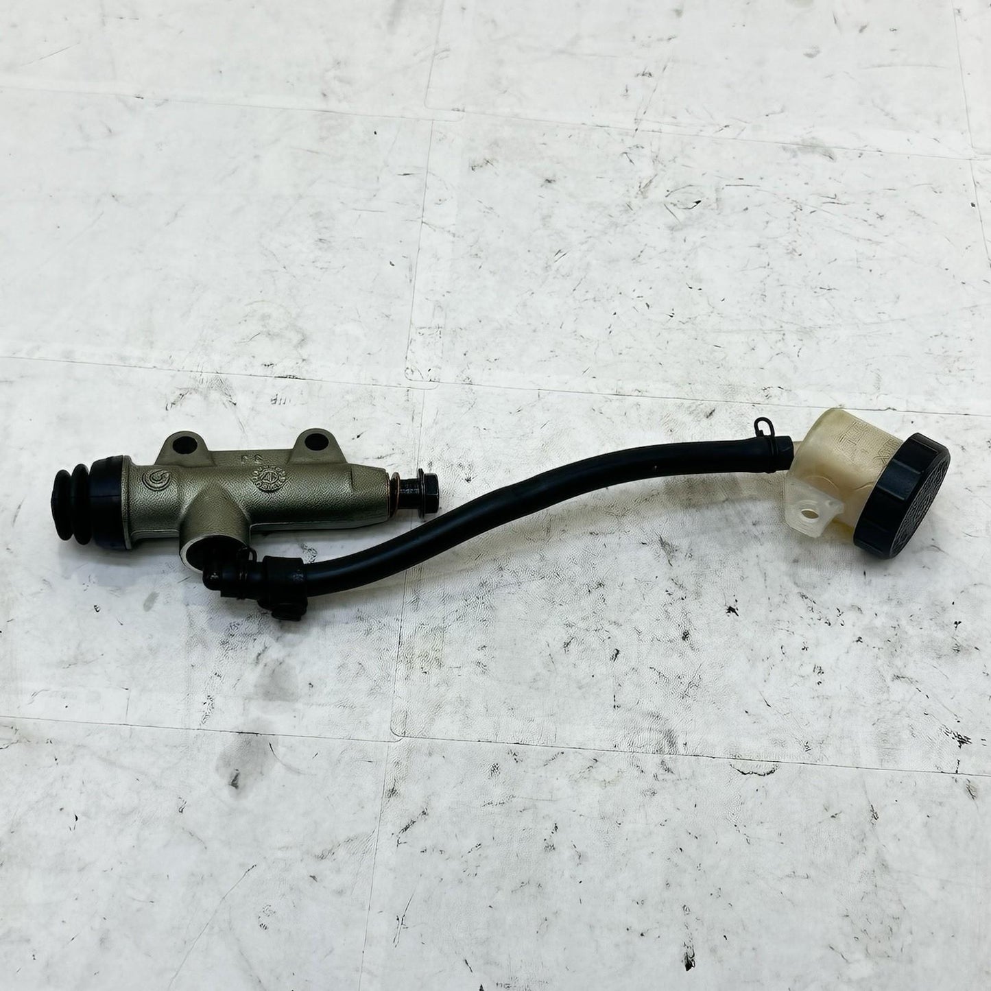 2016 - 2019 DUCATI 959 PANIGALE REAR MASTER CYLINDER BACK BRAKE RESERVOIR BREMBO