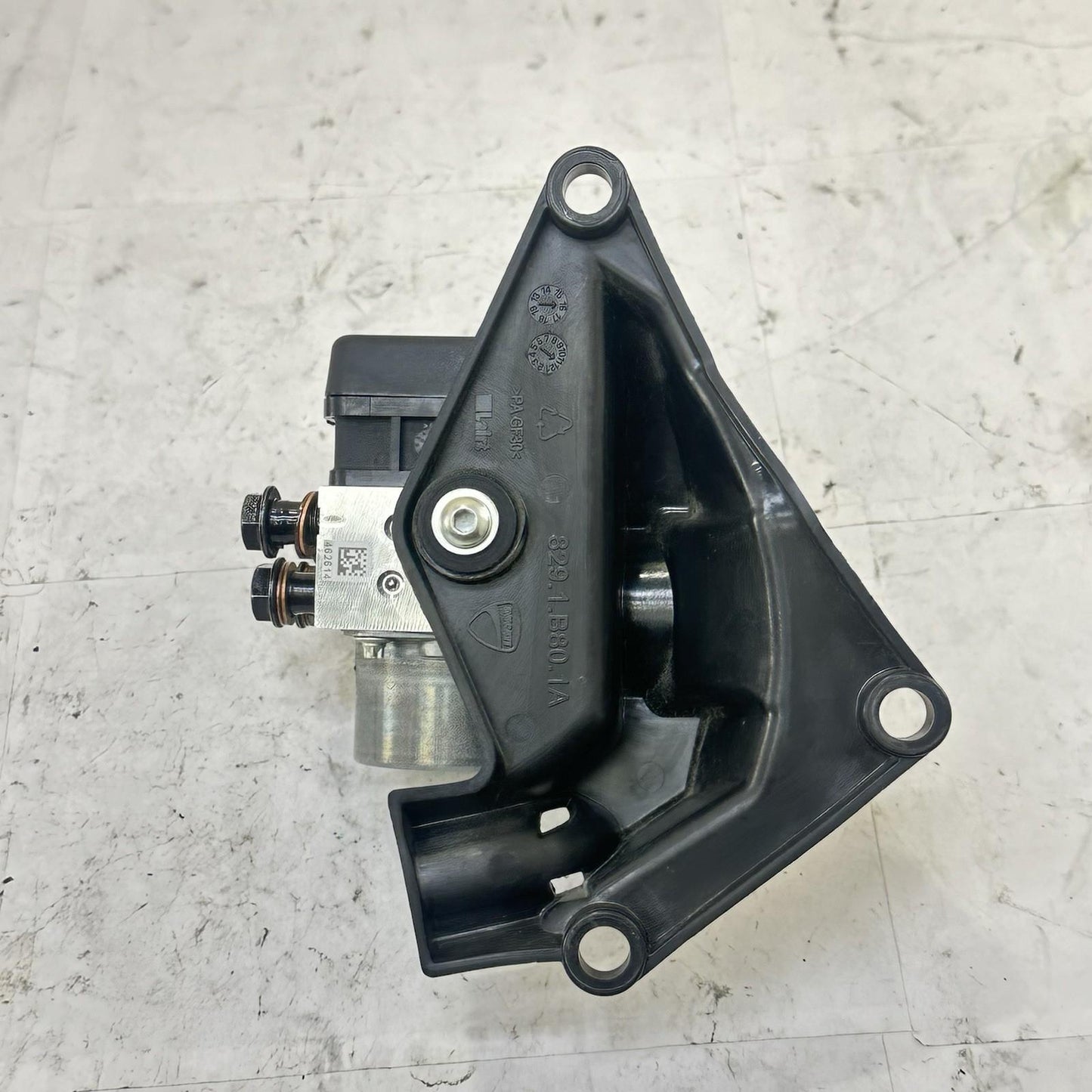 2016 - 2019 DUCATI 959 PANIGALE ABS PUMP MODULE BRAKE SYSTEM BRACKET BOLTS STOCK