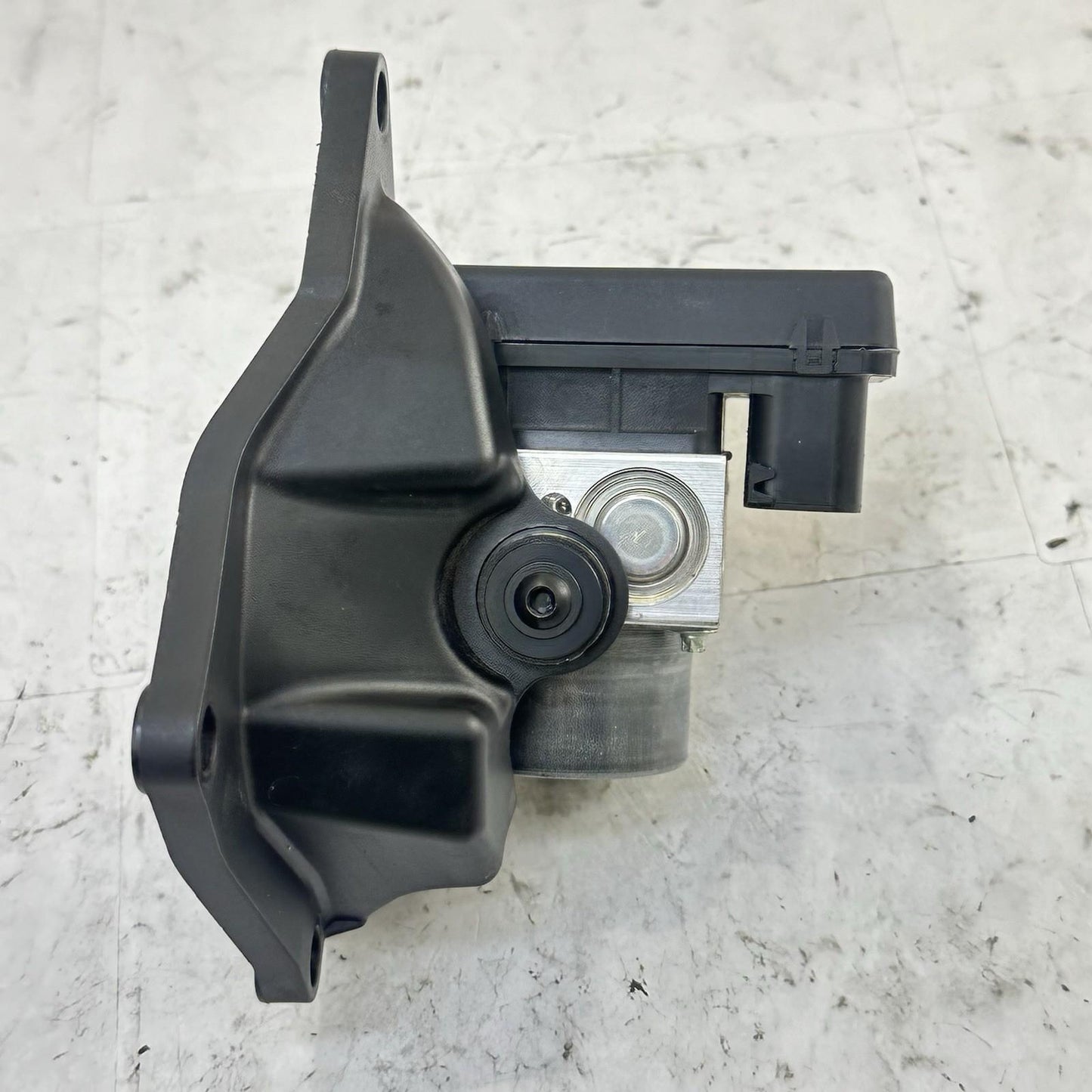 2016 - 2019 DUCATI 959 PANIGALE ABS PUMP MODULE BRAKE SYSTEM BRACKET BOLTS STOCK