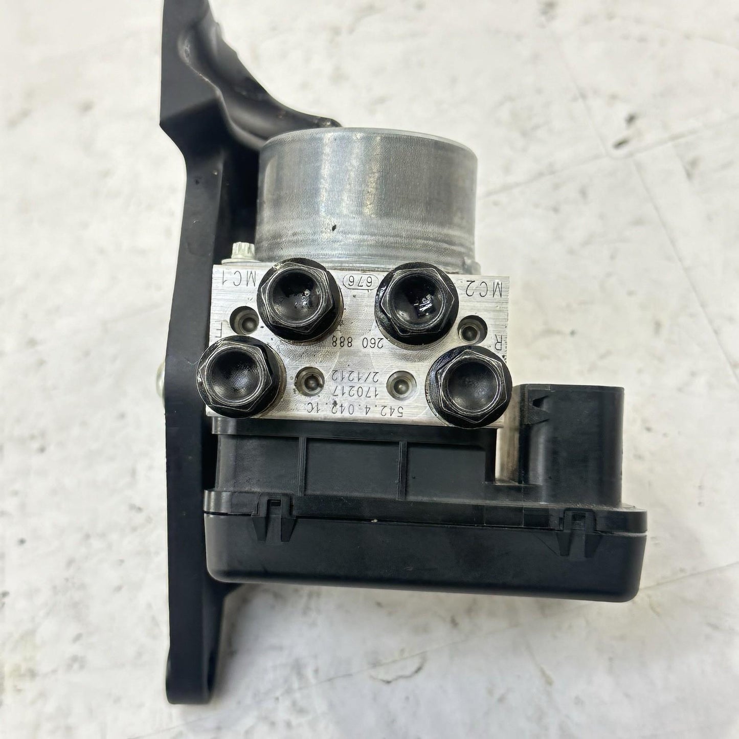 2016 - 2019 DUCATI 959 PANIGALE ABS PUMP MODULE BRAKE SYSTEM BRACKET BOLTS STOCK