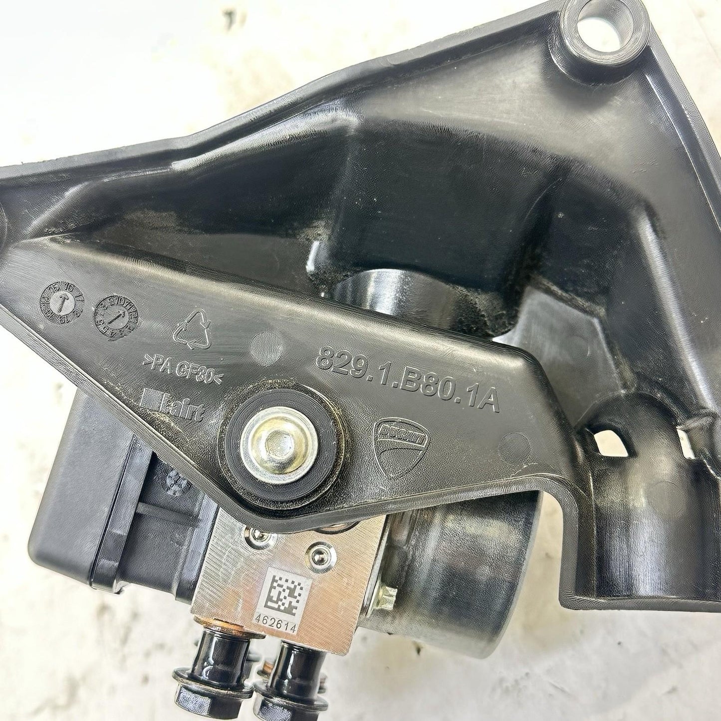 2016 - 2019 DUCATI 959 PANIGALE ABS PUMP MODULE BRAKE SYSTEM BRACKET BOLTS STOCK