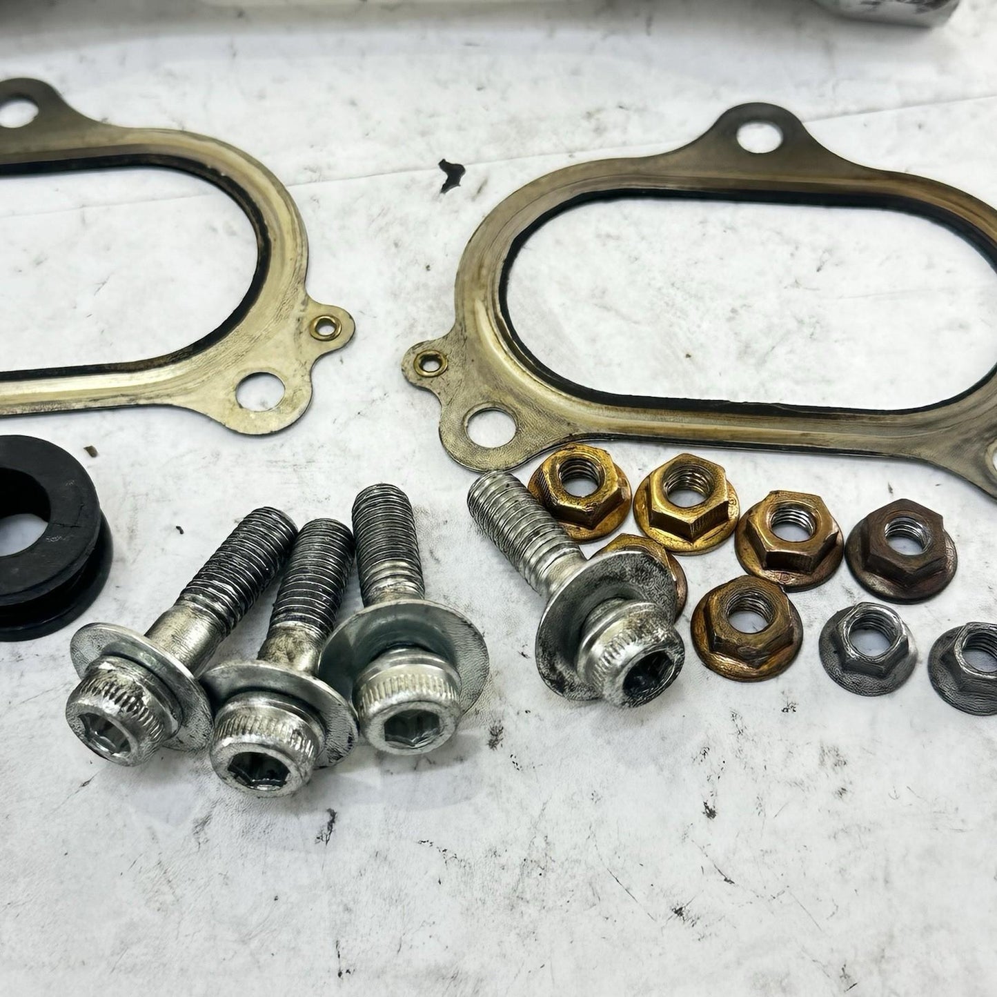 2016 - 2019 DUCATI 959 PANIGALE EXHAUST MUFFLER BRACKET MOUNTING BOLTS HARDWARE