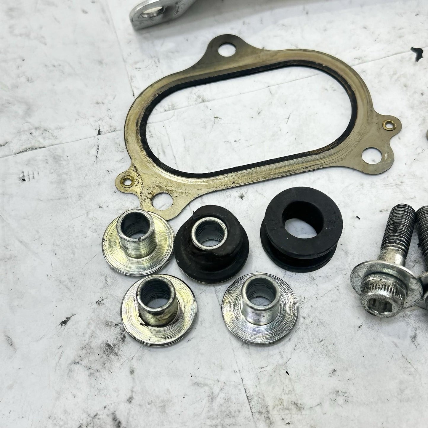 2016 - 2019 DUCATI 959 PANIGALE EXHAUST MUFFLER BRACKET MOUNTING BOLTS HARDWARE