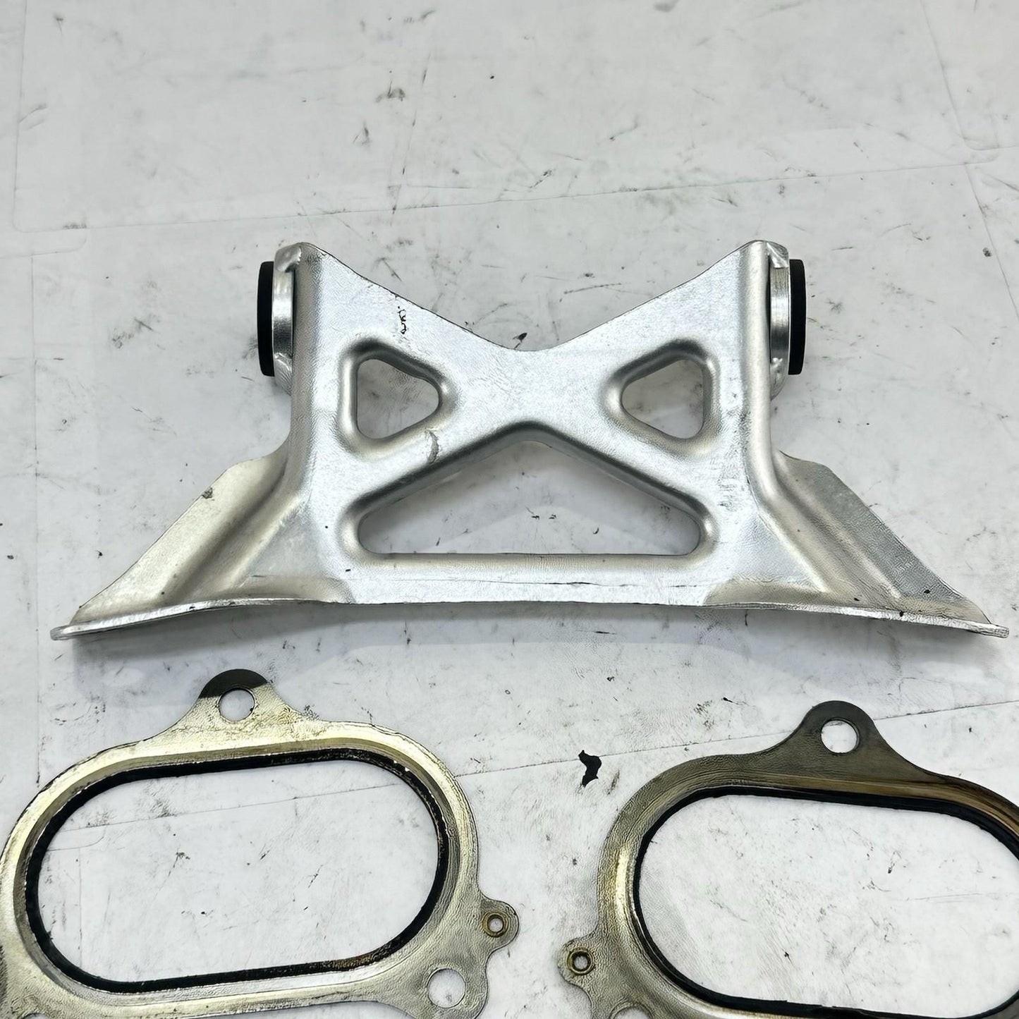 2016 - 2019 DUCATI 959 PANIGALE EXHAUST MUFFLER BRACKET MOUNTING BOLTS HARDWARE
