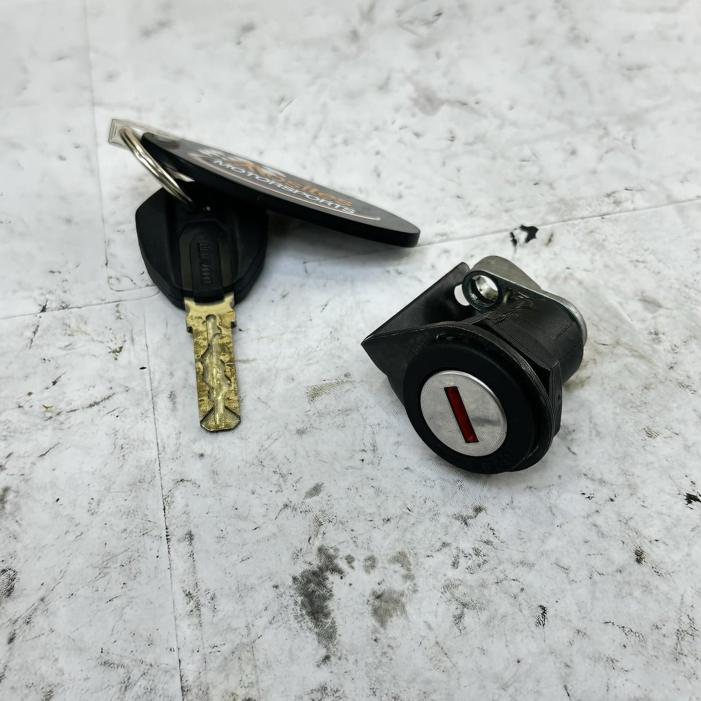 2016 - 2019 DUCATI 959 PANIGALE IGNITION LOCK SET KEY GAS CAP FUEL SEAT LATCH