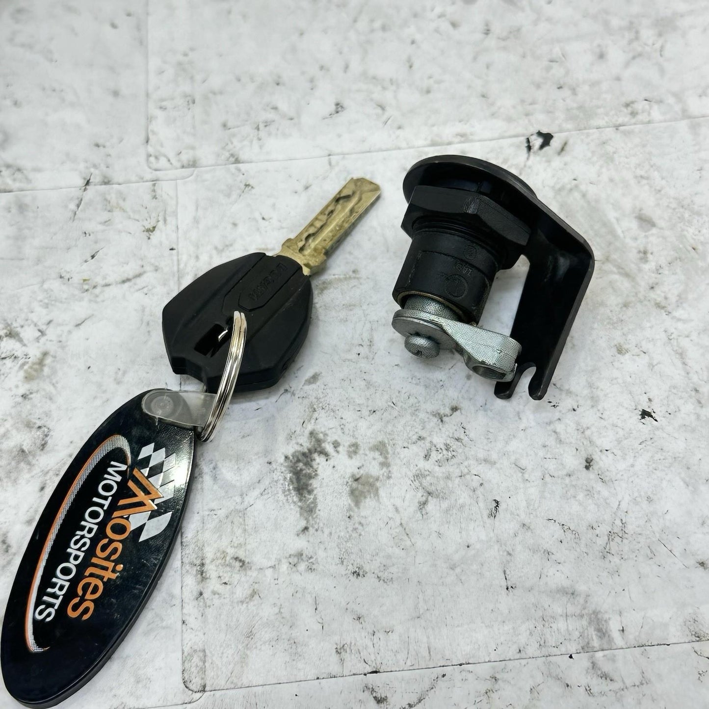 2016 - 2019 DUCATI 959 PANIGALE IGNITION LOCK SET KEY GAS CAP FUEL SEAT LATCH