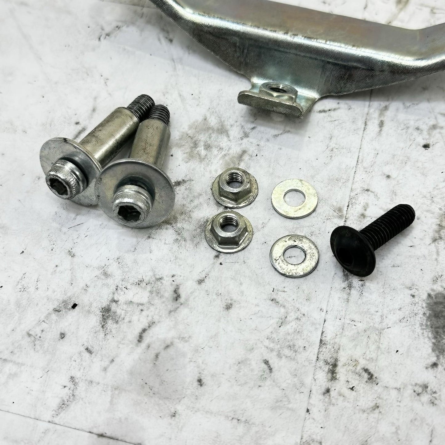 2016 - 2019 DUCATI 959 PANIGALE FUEL TANK BRACKET GAS MOUNTING BOLTS HARDWARE