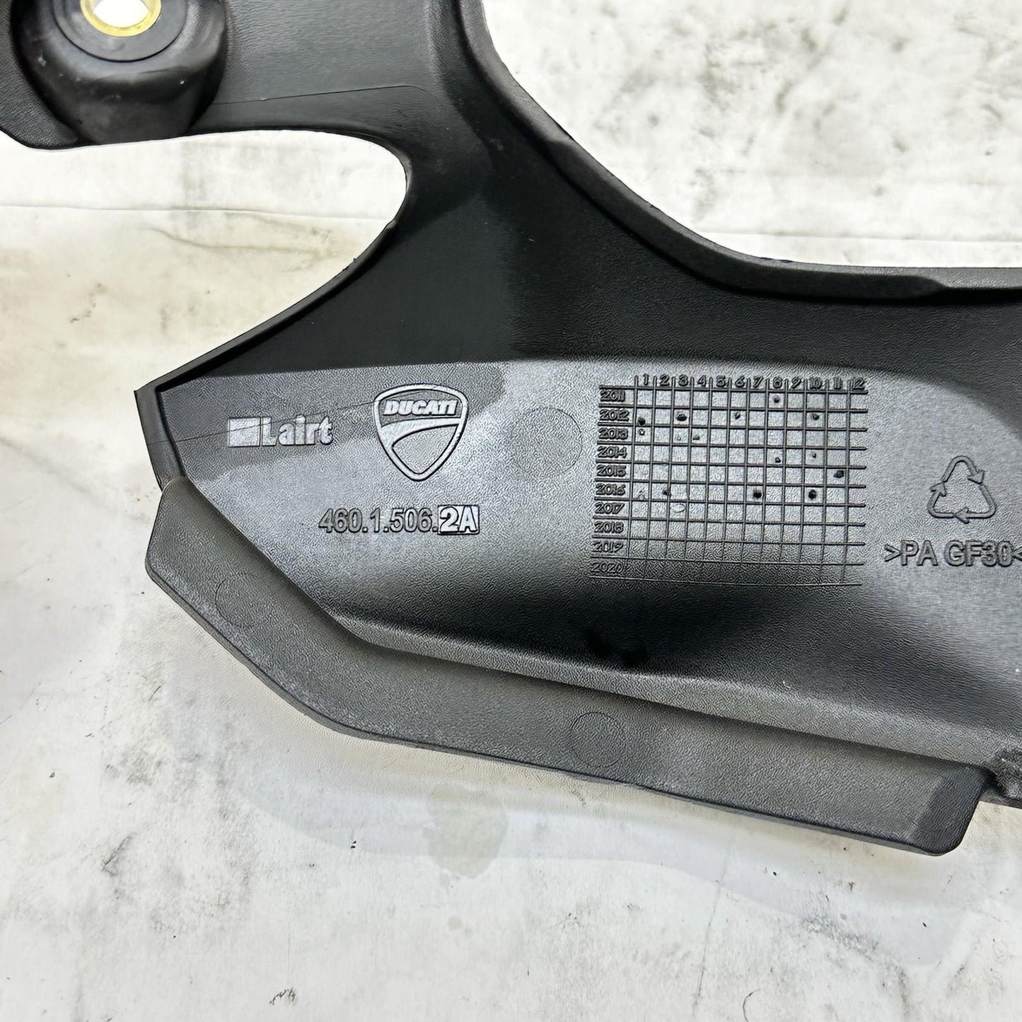 2016 - 2019 DUCATI 959 PANIGALE SPROCKET COVER ENGINE CHAIN DRIVE GUARD STOCK