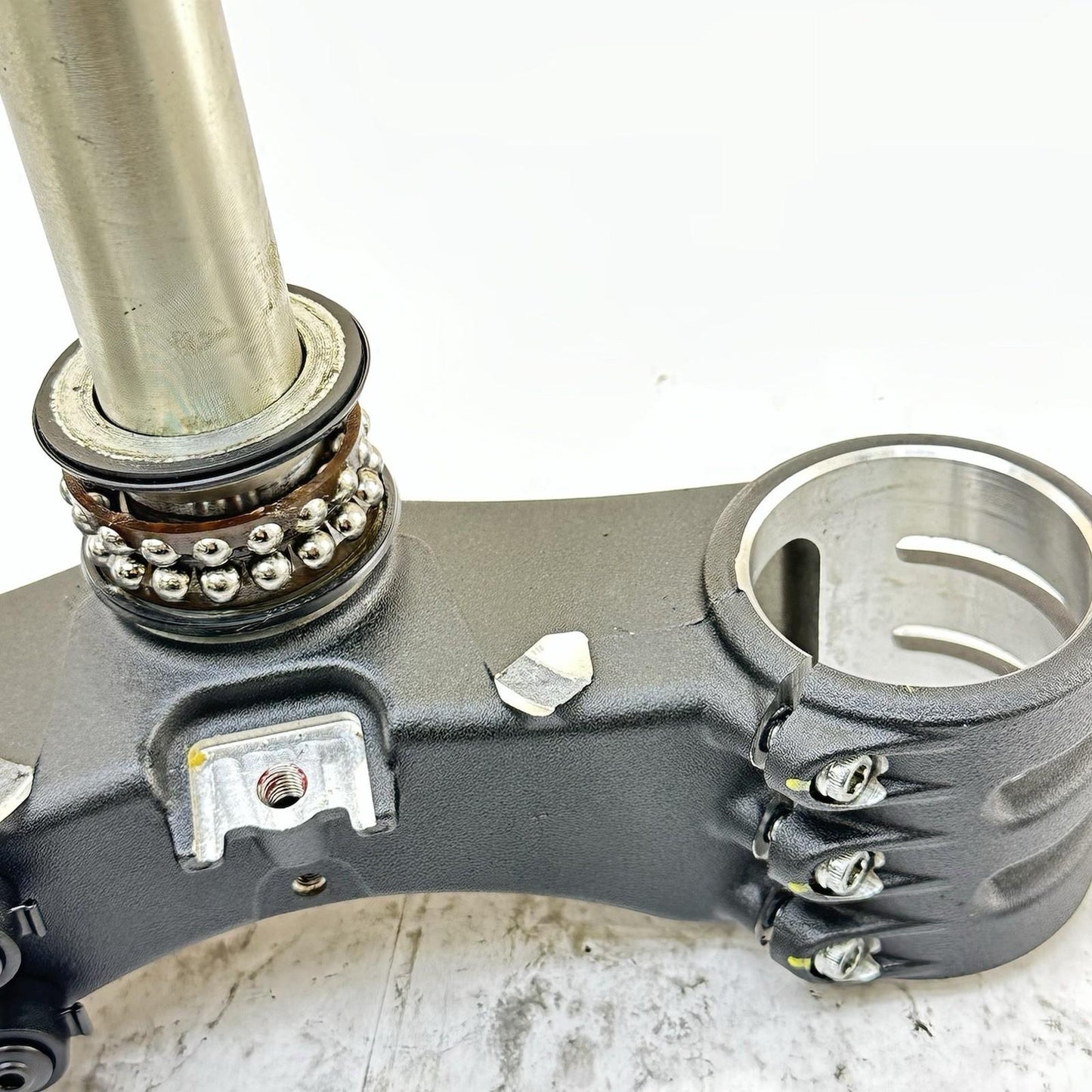 2016 - 2019 DUCATI 959 PANIGALE LOWER TRIPLE TREE STEERING STEM BEARING *DAMAGE*