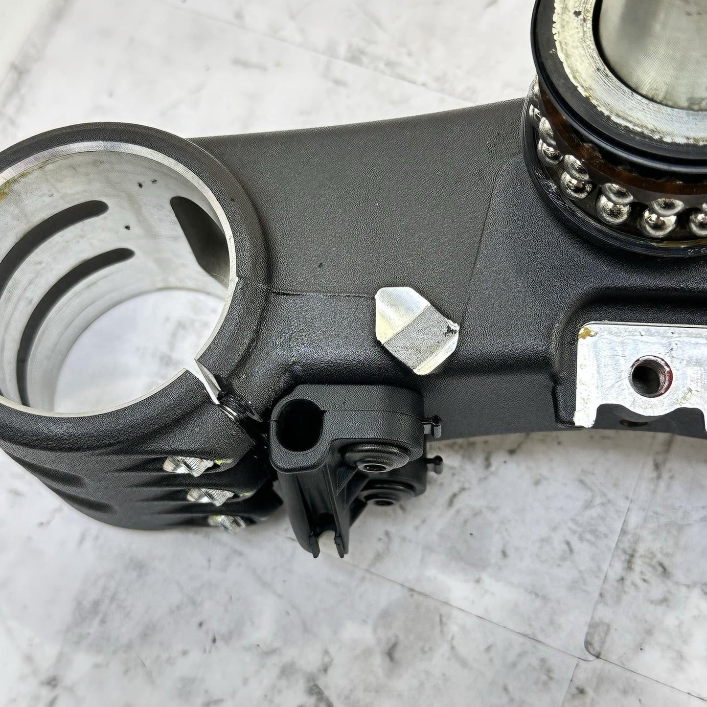 2016 - 2019 DUCATI 959 PANIGALE LOWER TRIPLE TREE STEERING STEM BEARING *DAMAGE*