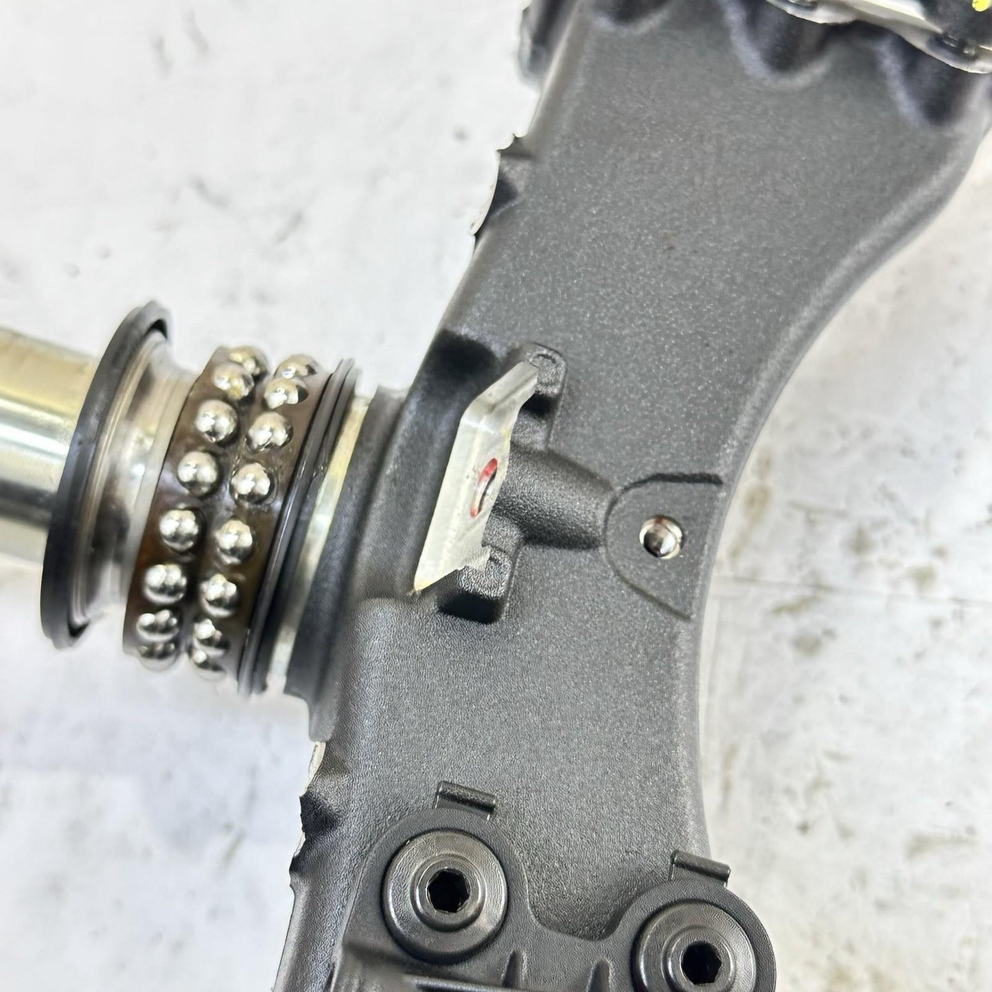 2016 - 2019 DUCATI 959 PANIGALE LOWER TRIPLE TREE STEERING STEM BEARING *DAMAGE*