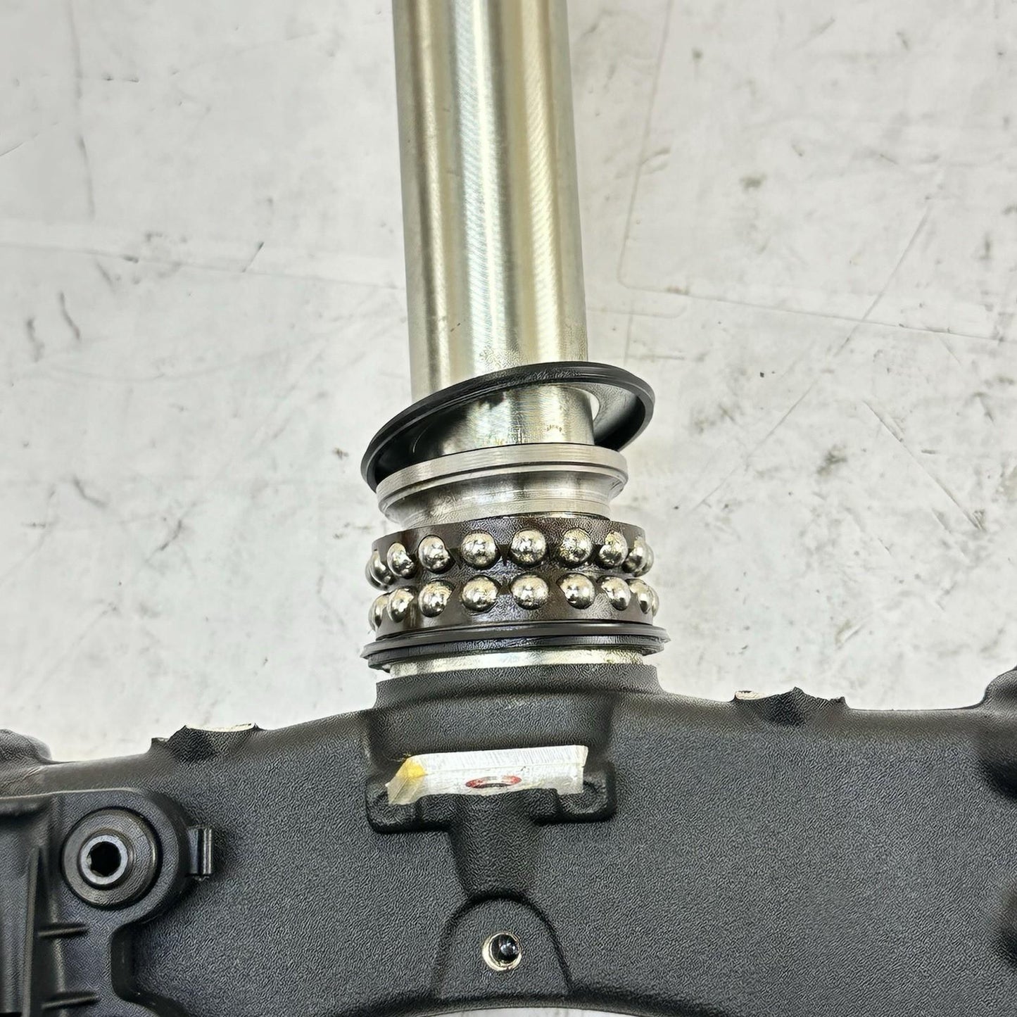 2016 - 2019 DUCATI 959 PANIGALE LOWER TRIPLE TREE STEERING STEM BEARING *DAMAGE*