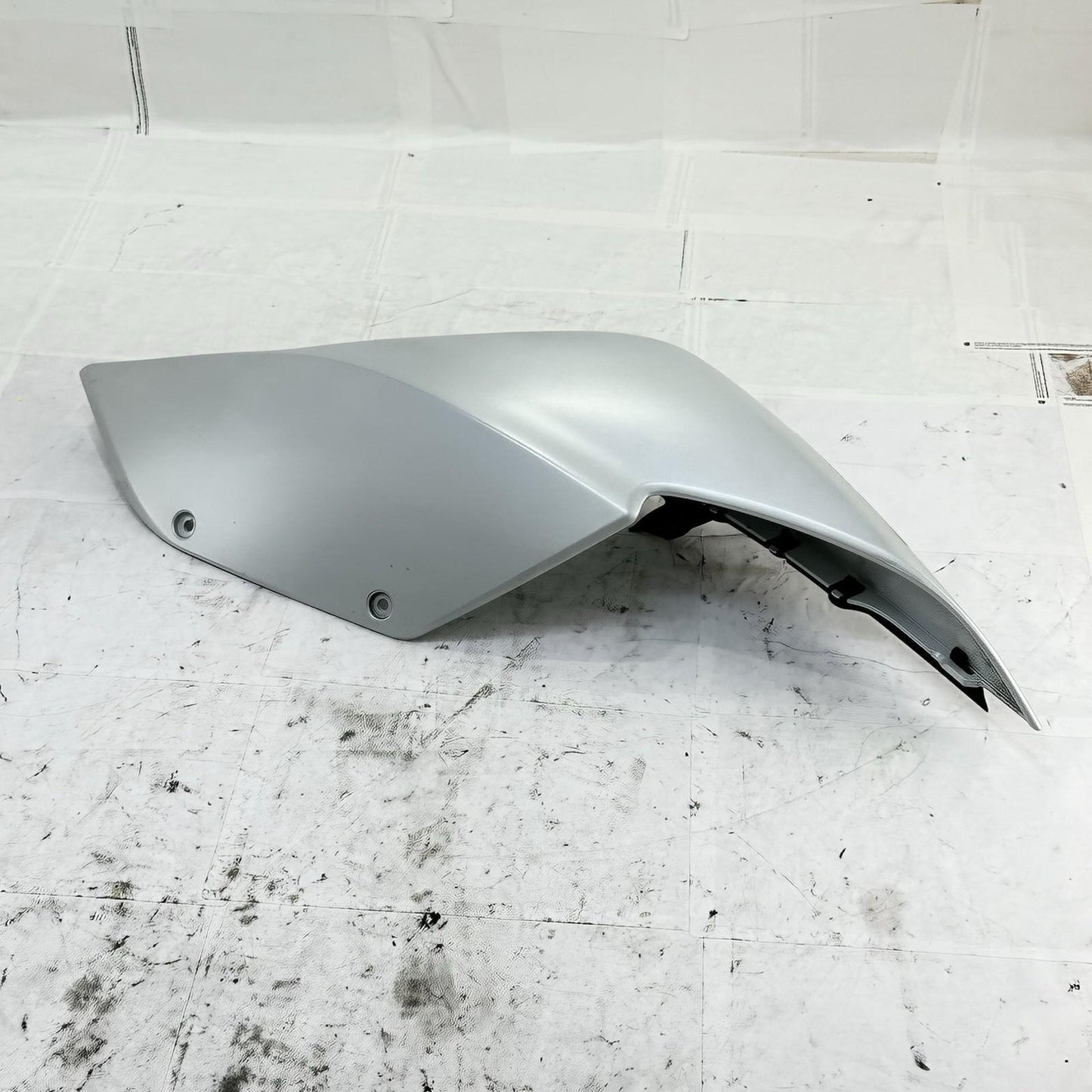 2016 - 2019 DUCATI 959 PANIGALE REAR LEFT TAIL FAIRING SIDE PLASTIC TRIM WHITE