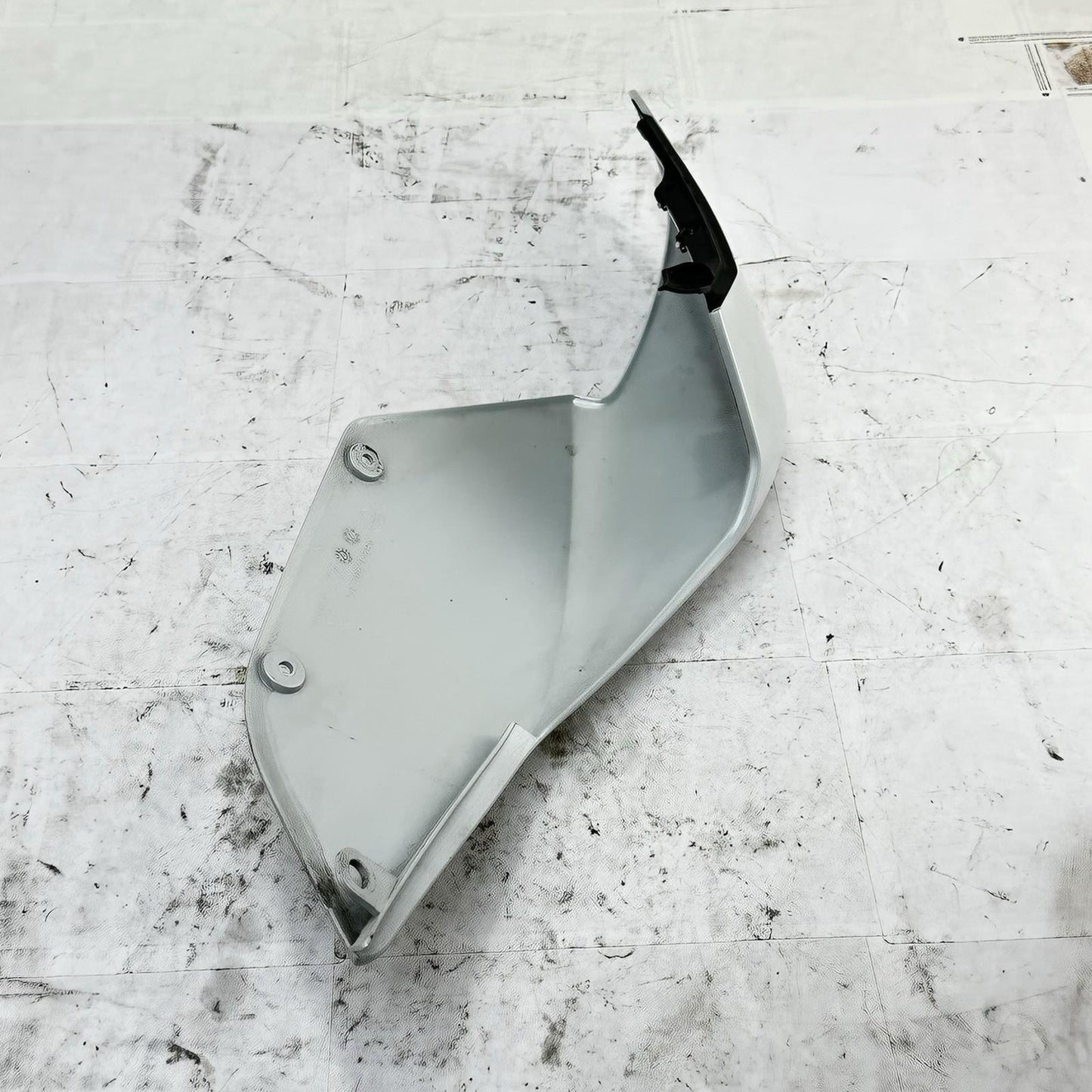 2016 - 2019 DUCATI 959 PANIGALE REAR LEFT TAIL FAIRING SIDE PLASTIC TRIM WHITE