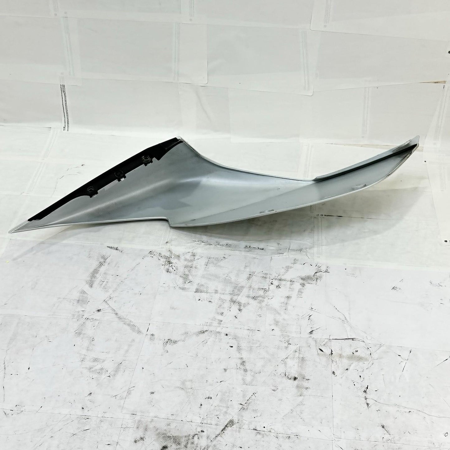 2016 - 2019 DUCATI 959 PANIGALE REAR LEFT TAIL FAIRING SIDE PLASTIC TRIM WHITE
