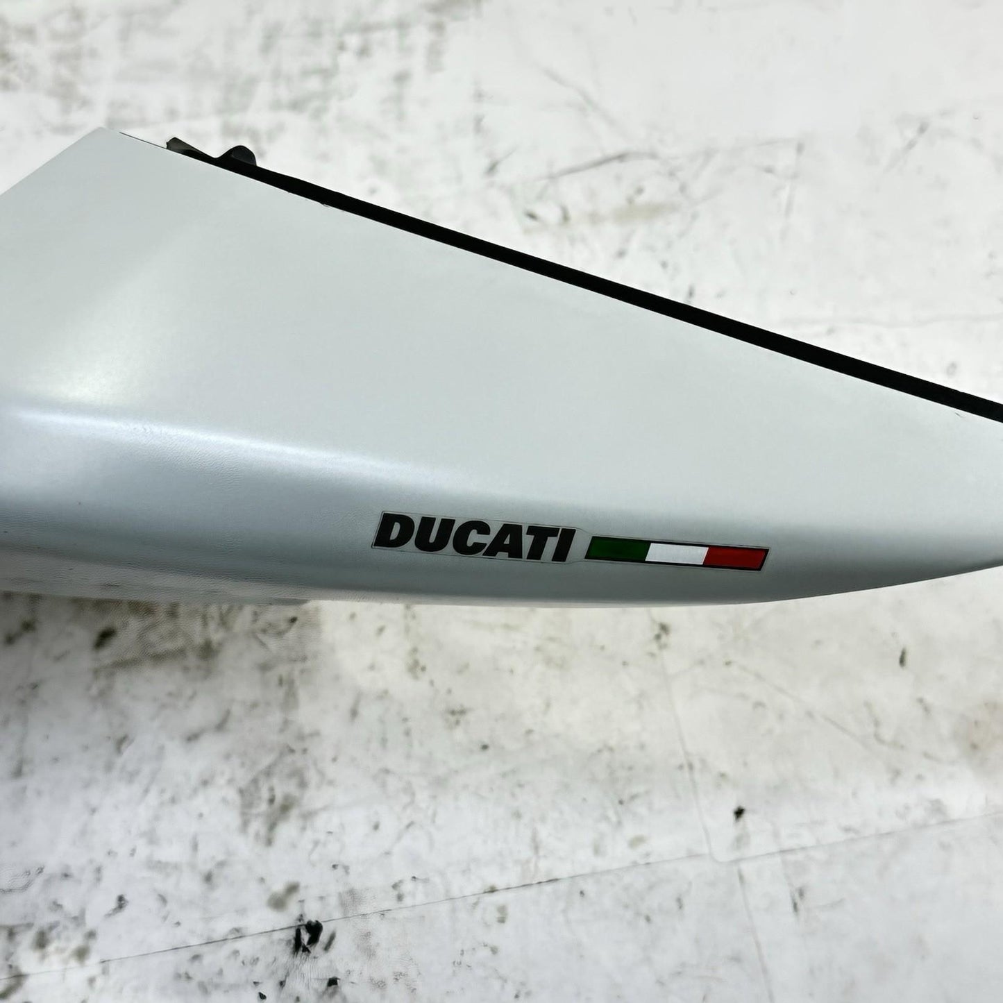 2016 - 2019 DUCATI 959 PANIGALE REAR LEFT TAIL FAIRING SIDE PLASTIC TRIM WHITE