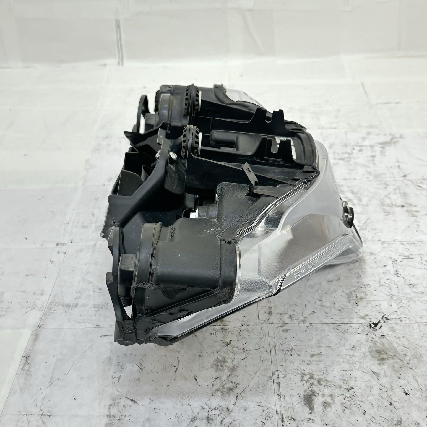 2016 - 2019 DUCATI 959 PANIGALE HEADLIGHT FRONT LIGHT LAMP ASSEMBLY HOUSING OEM