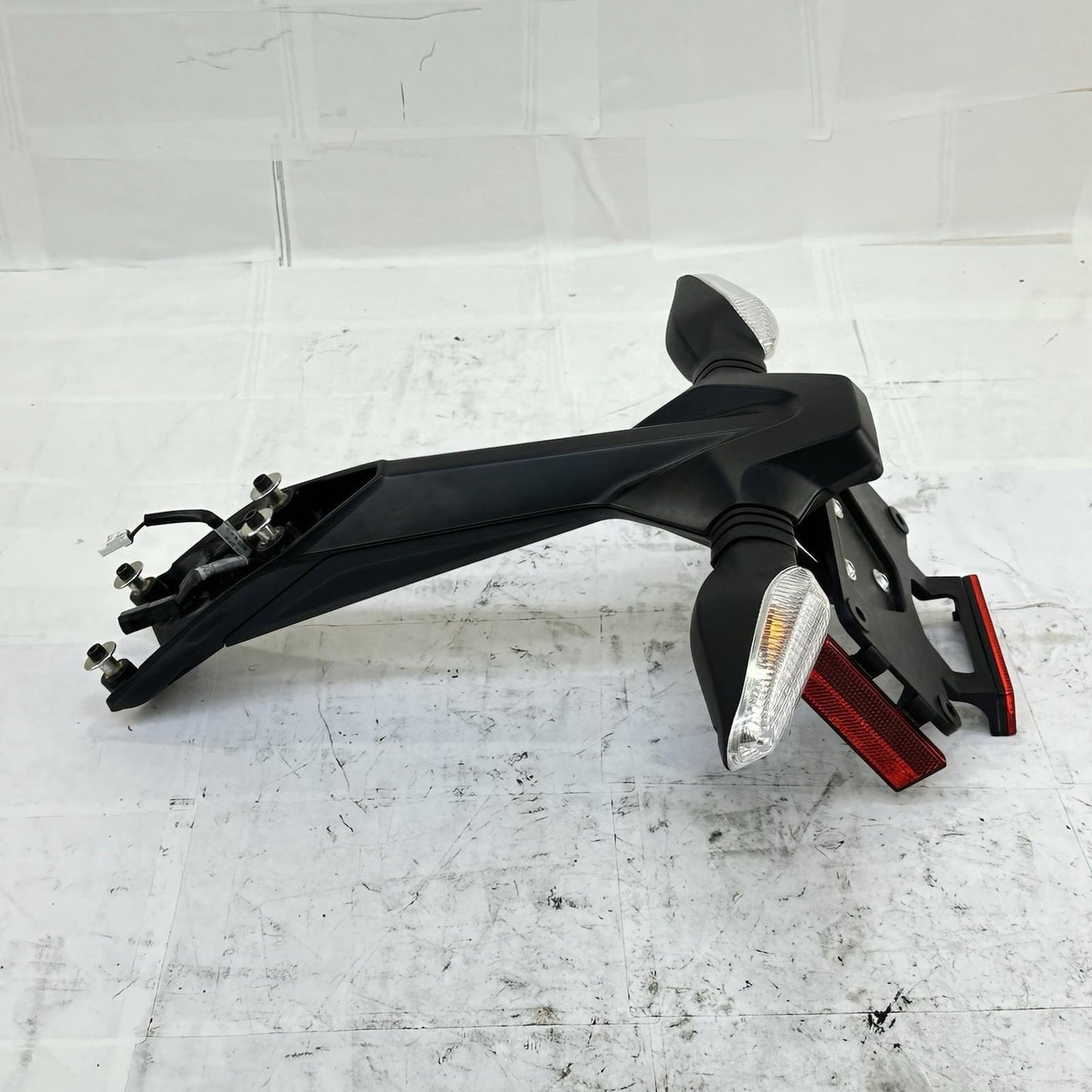 2016 - 2019 DUCATI 959 PANIGALE REAR TURN SIGNALS PLATE HOLDER TAIL ASSEMBLY OEM