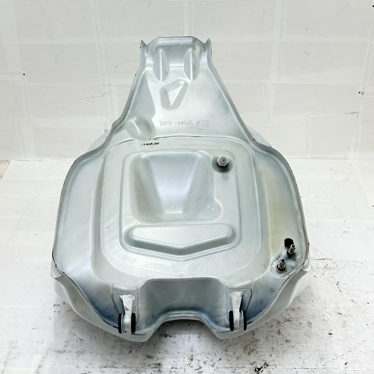 2016 - 2019 DUCATI 959 PANIGALE GAS TANK FUEL PETROL RESERVOIR WHITE *SCUFFED*