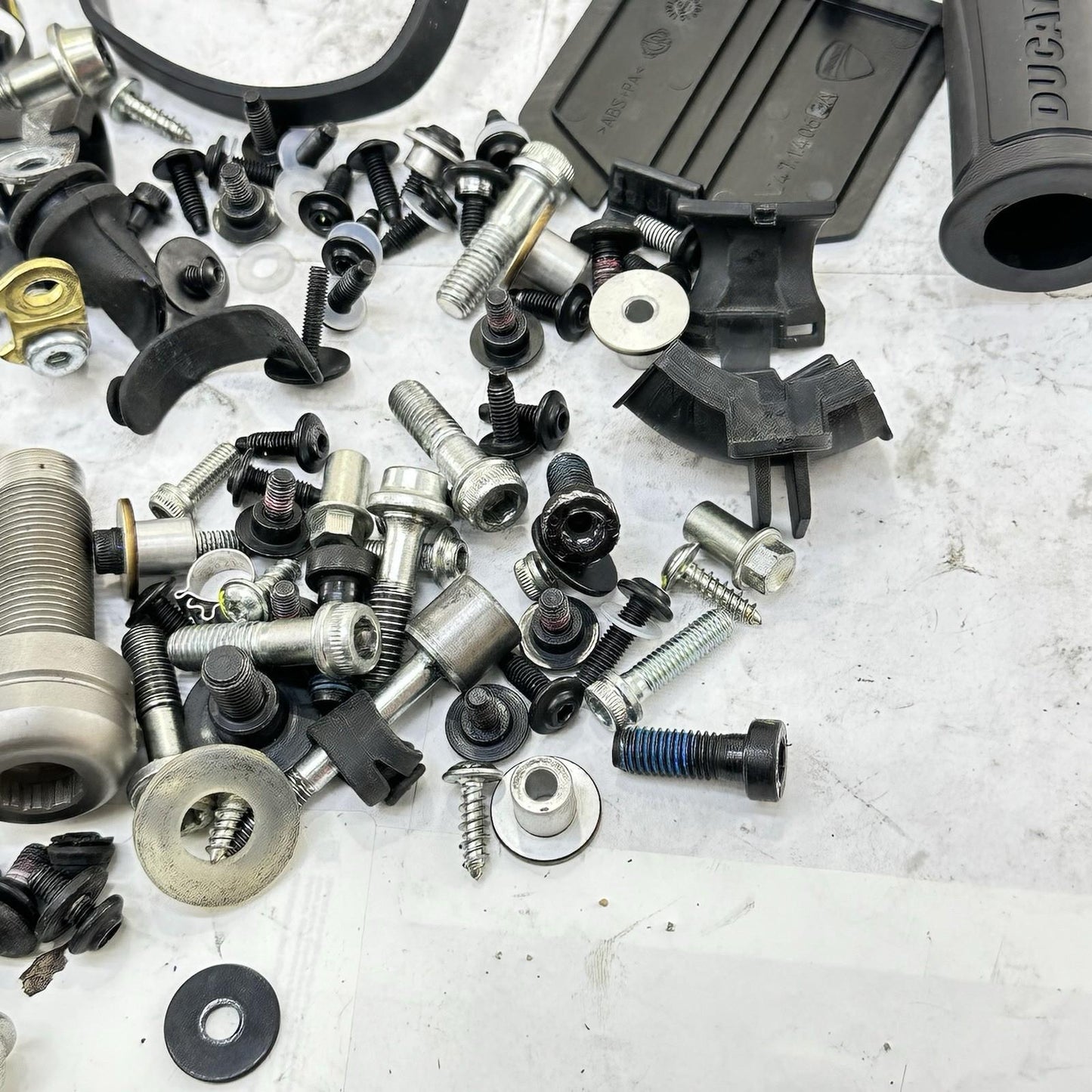 2016 - 2019 DUCATI 959 PANIGALE BOLTS NUTS SCREWS MOUNTING HARDWARE PARTS MISC