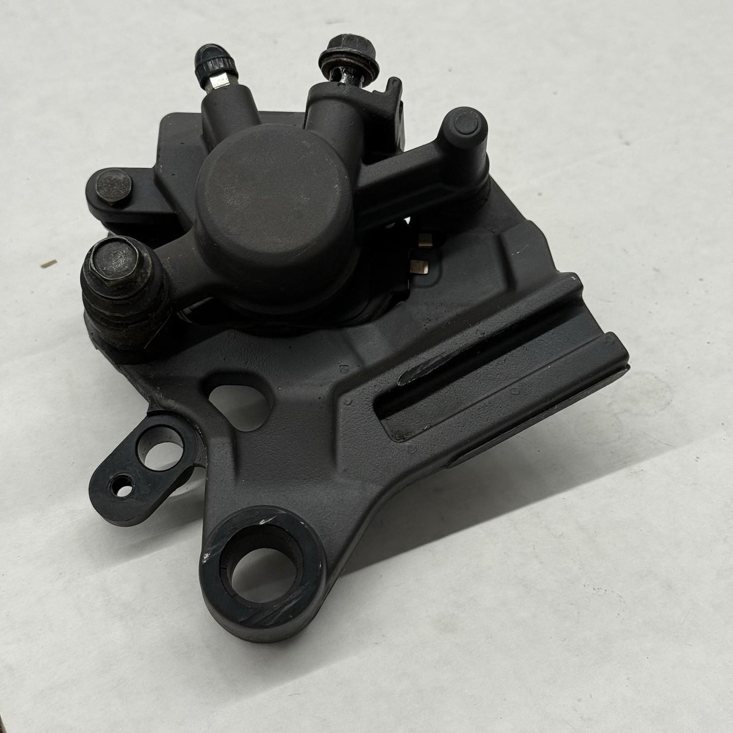 17-25 YAMAHA MT-03 YZF R3 REAR BACK BRAKE CALIPER W MOUNT BRACKET 2WD-F580W-00