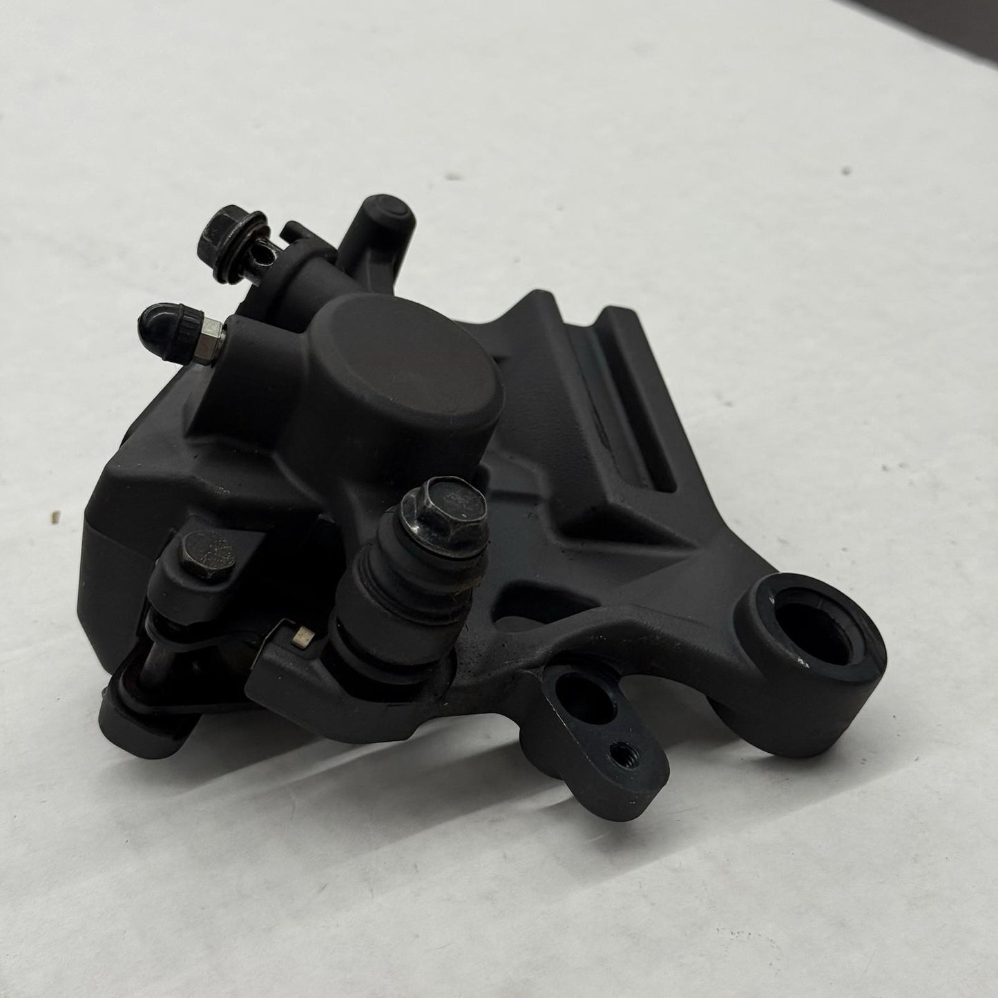 17-25 YAMAHA MT-03 YZF R3 REAR BACK BRAKE CALIPER W MOUNT BRACKET 2WD-F580W-00