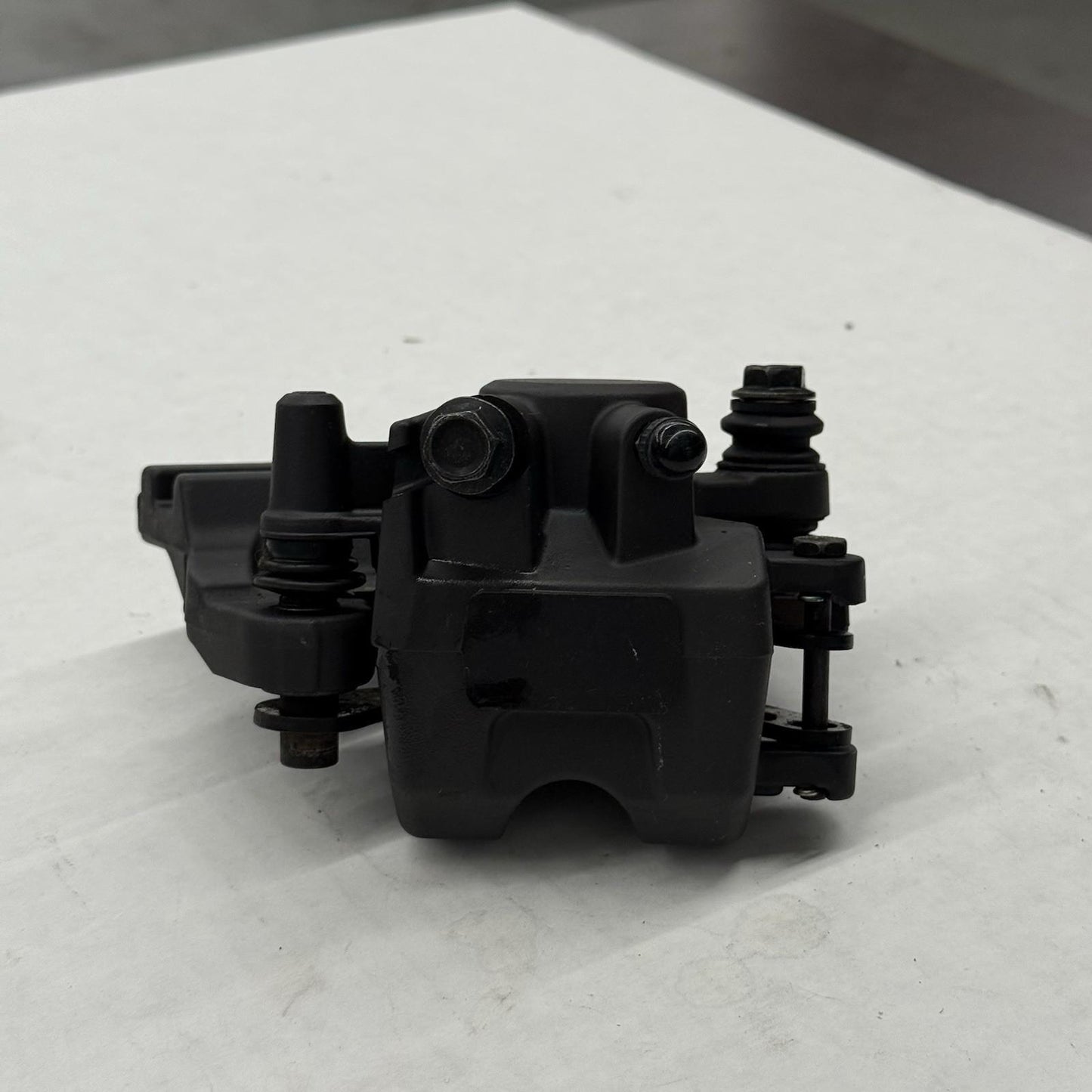 17-25 YAMAHA MT-03 YZF R3 REAR BACK BRAKE CALIPER W MOUNT BRACKET 2WD-F580W-00