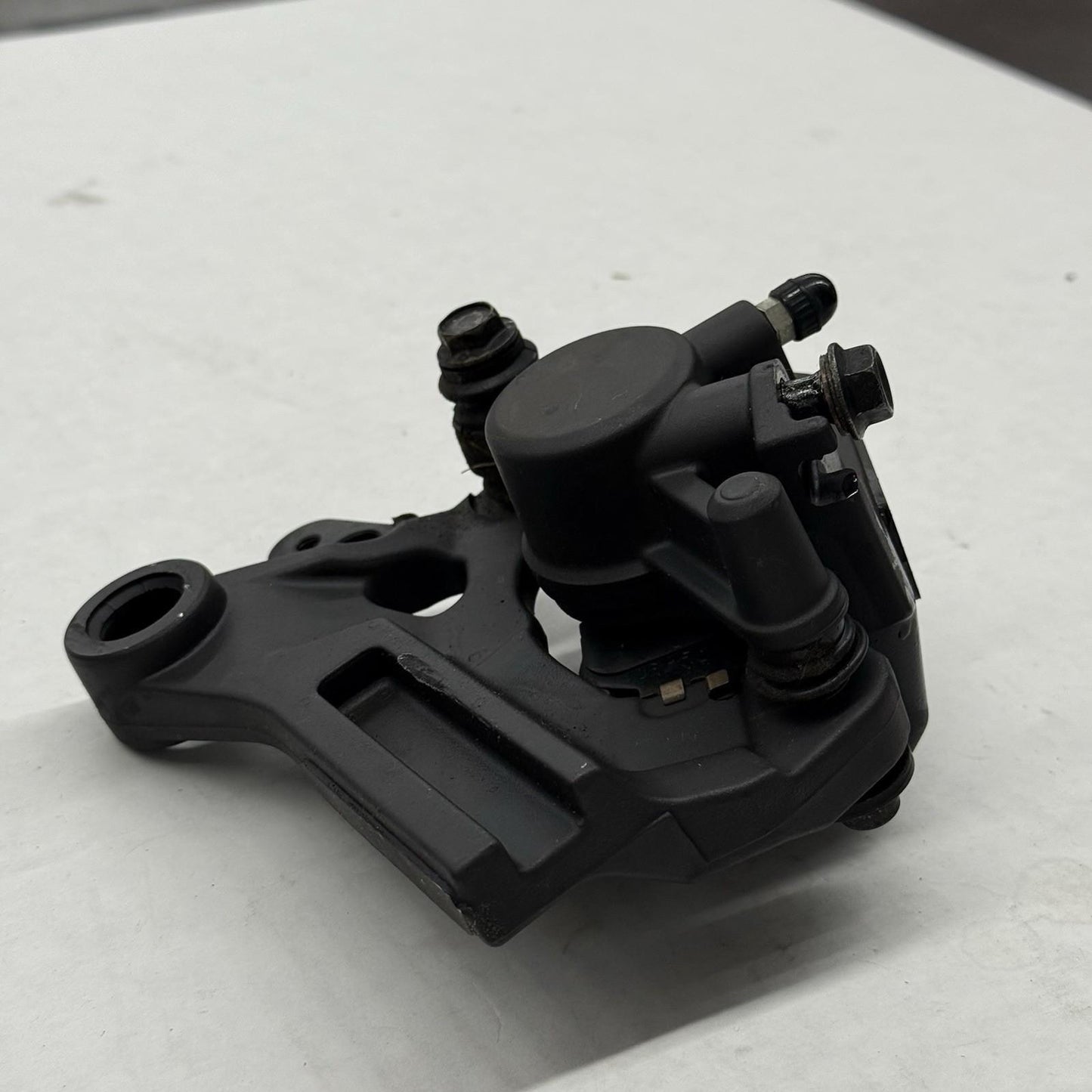 17-25 YAMAHA MT-03 YZF R3 REAR BACK BRAKE CALIPER W MOUNT BRACKET 2WD-F580W-00